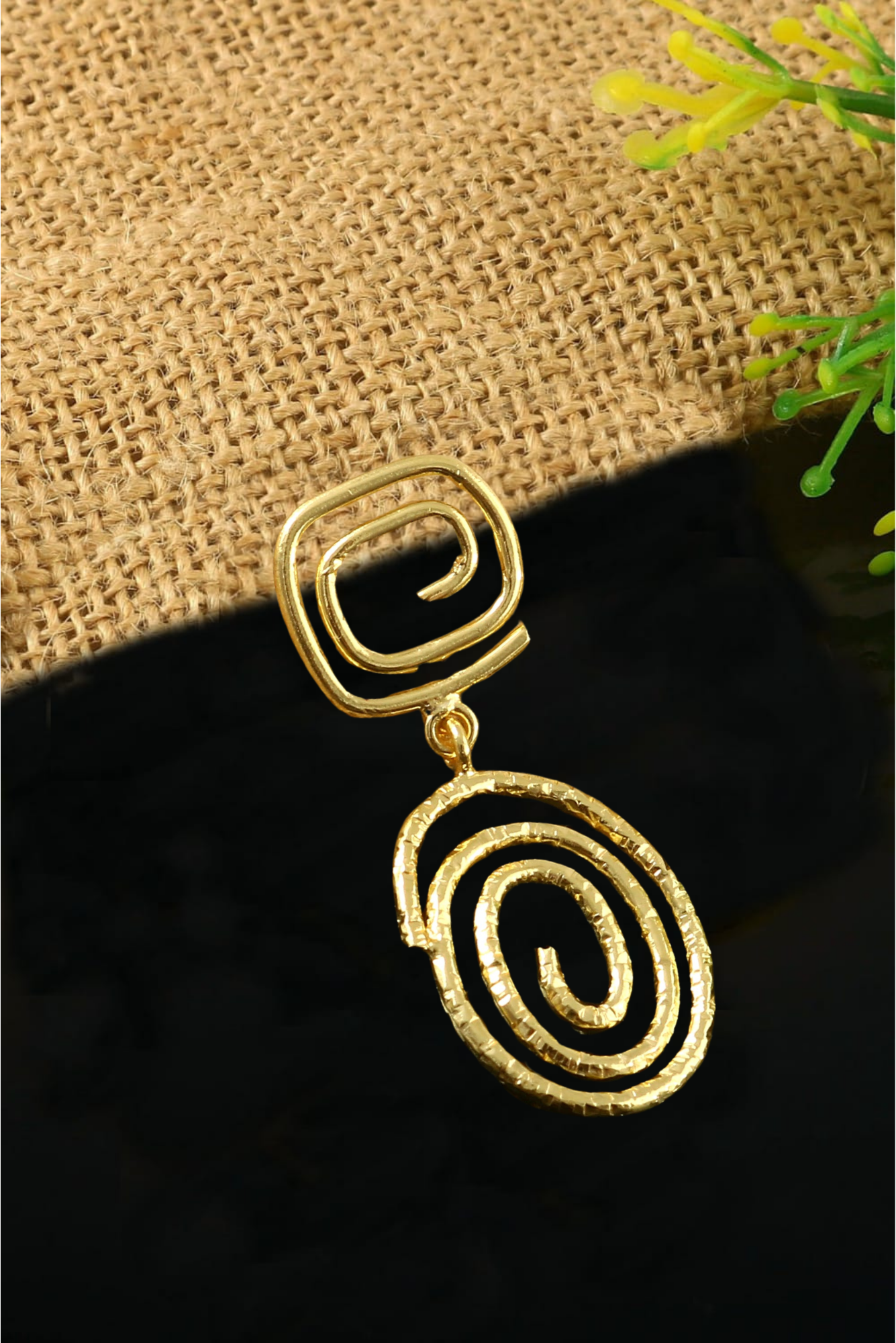 
                  
                    EM-224 METAL EARRING
                  
                