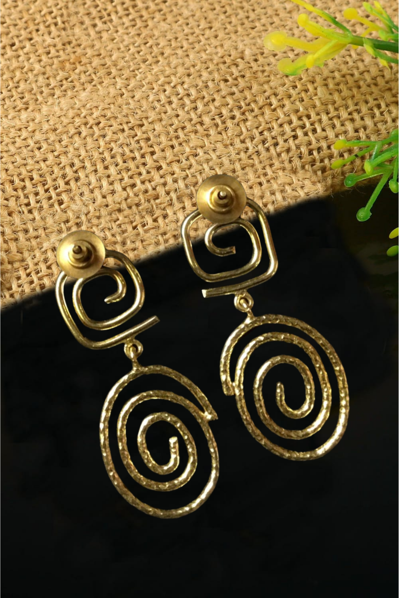 
                  
                    EM-224 METAL EARRING
                  
                