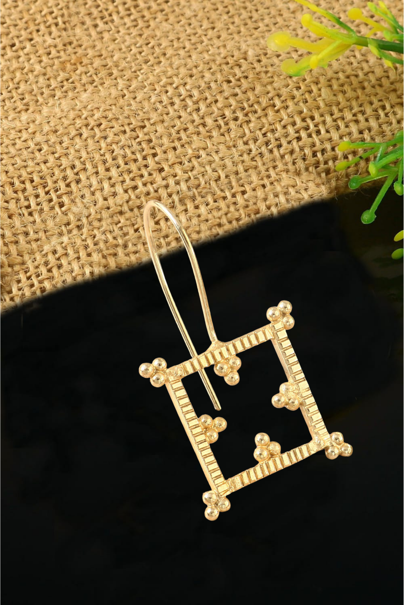 
                  
                    EM-1064- METAL EARRING
                  
                