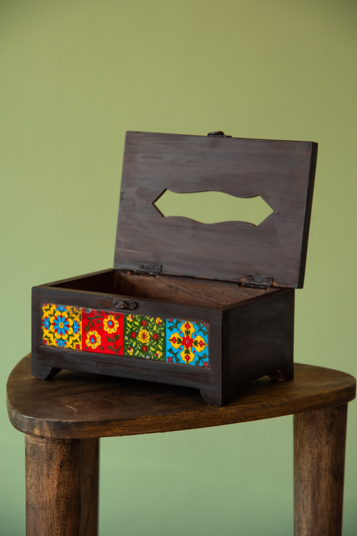 
                  
                    Wooden Plain Tissue Box
                  
                