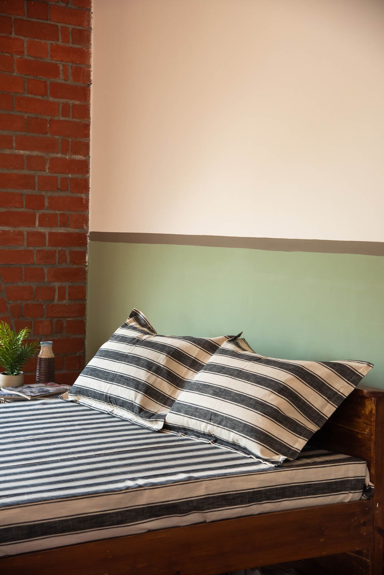 
                  
                    CT BEDSHEET-1+2  SET- 108 X108
                  
                