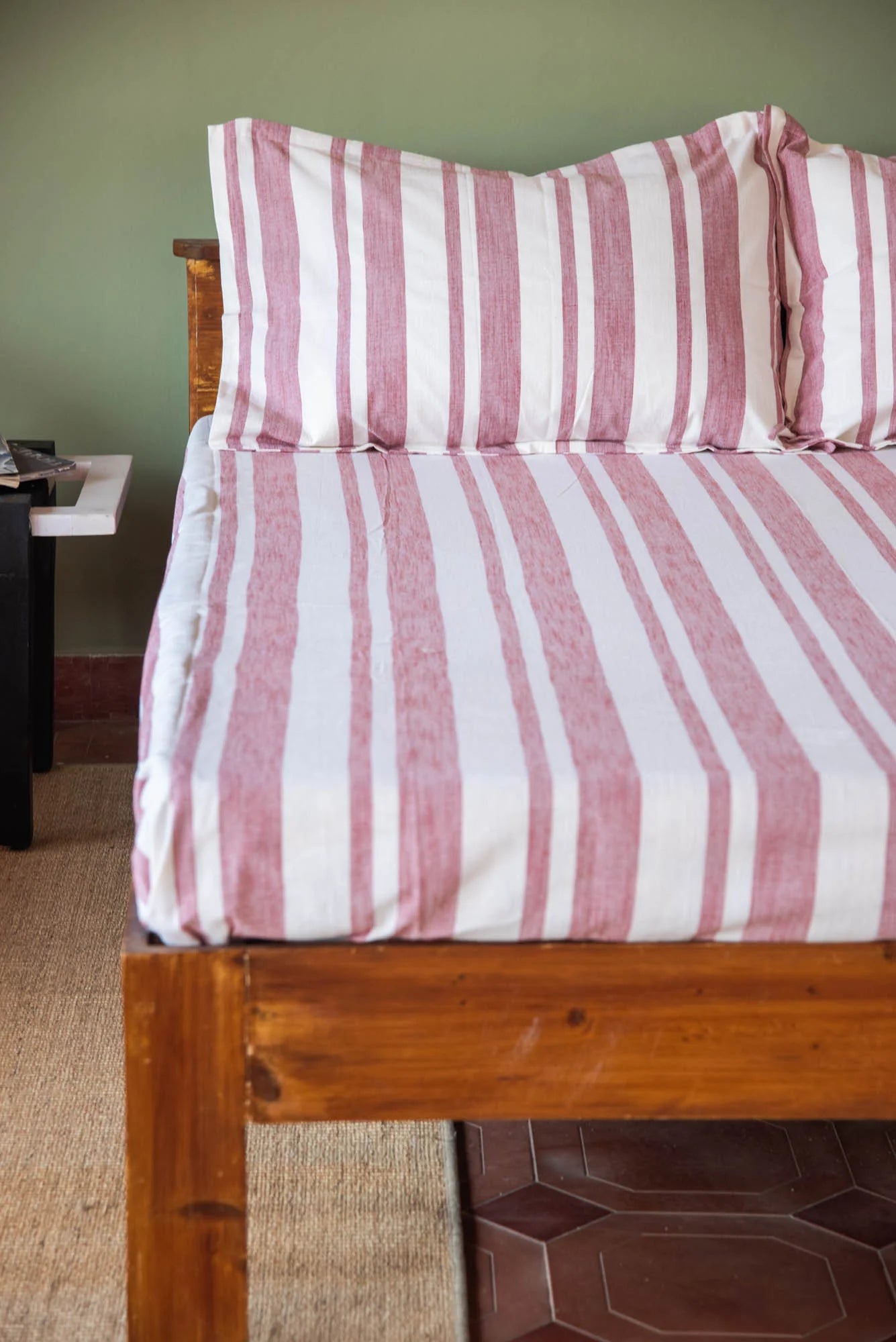 
                  
                    Rust & White Pure Cotton Bedsheet Set – King
                  
                