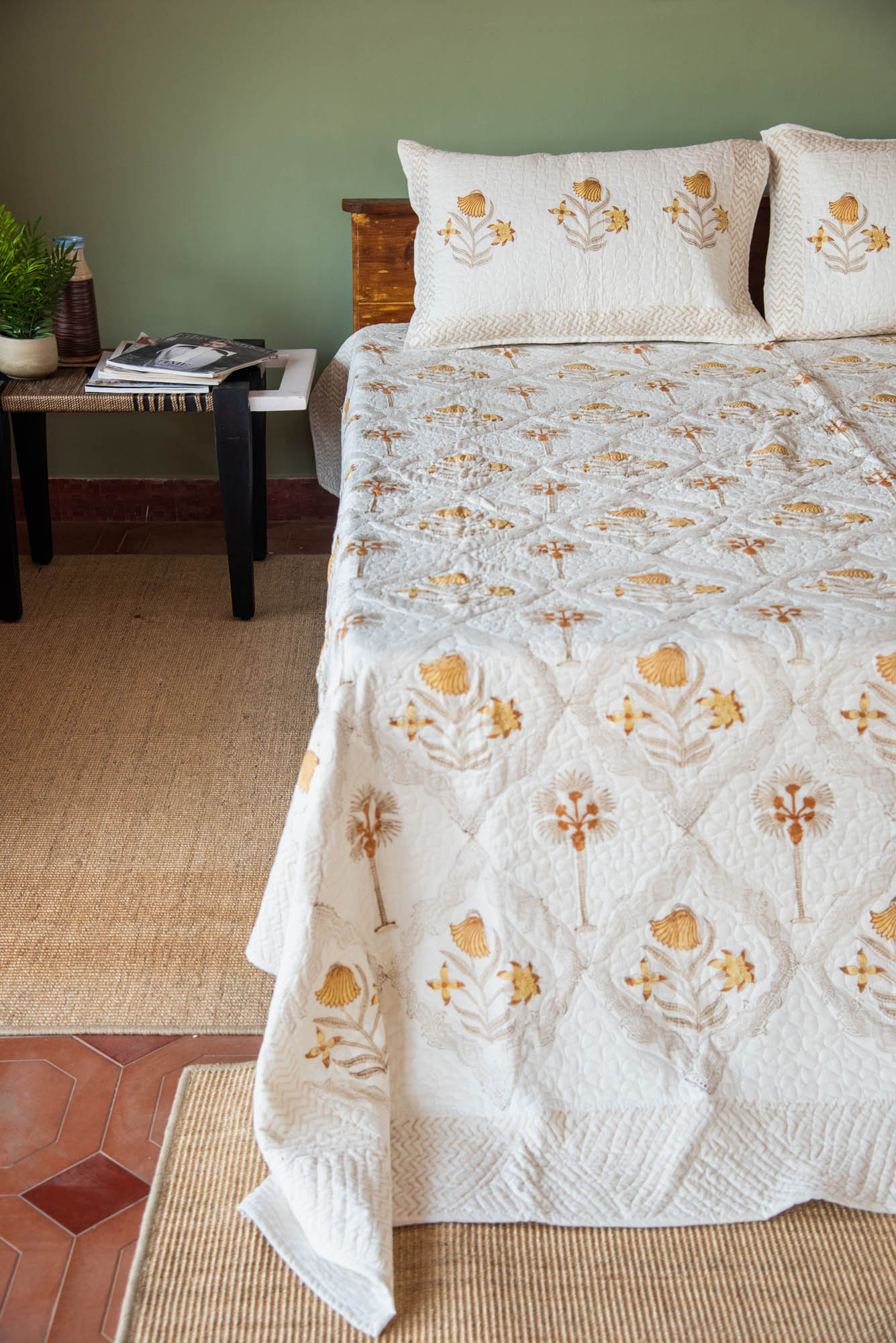 
                  
                    CT ANANDBAGH QUILT-BEDCOVER-90X108
                  
                