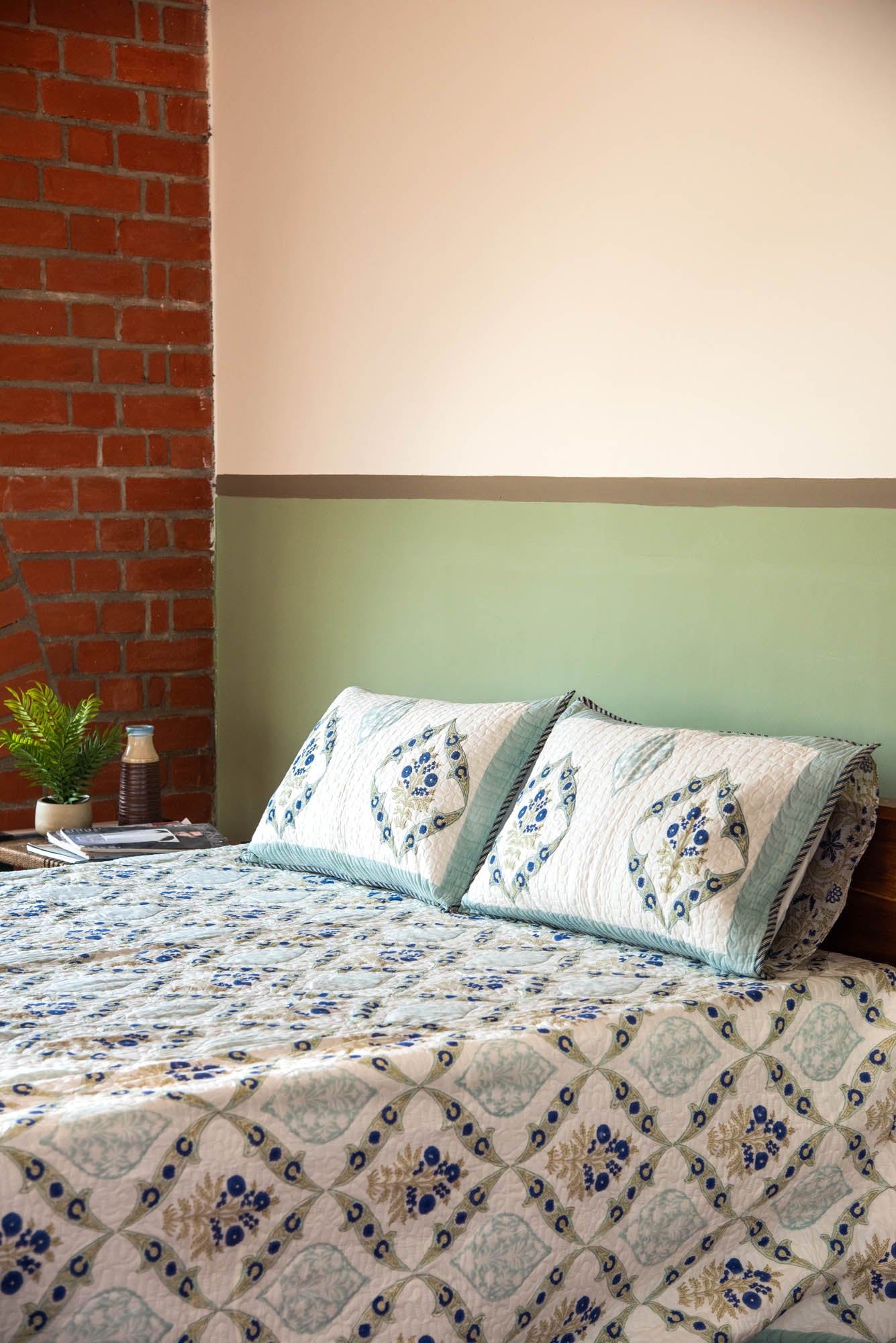 
                  
                    KAINAT B/P REVERSIBLE BEDCOVER-108X108
                  
                