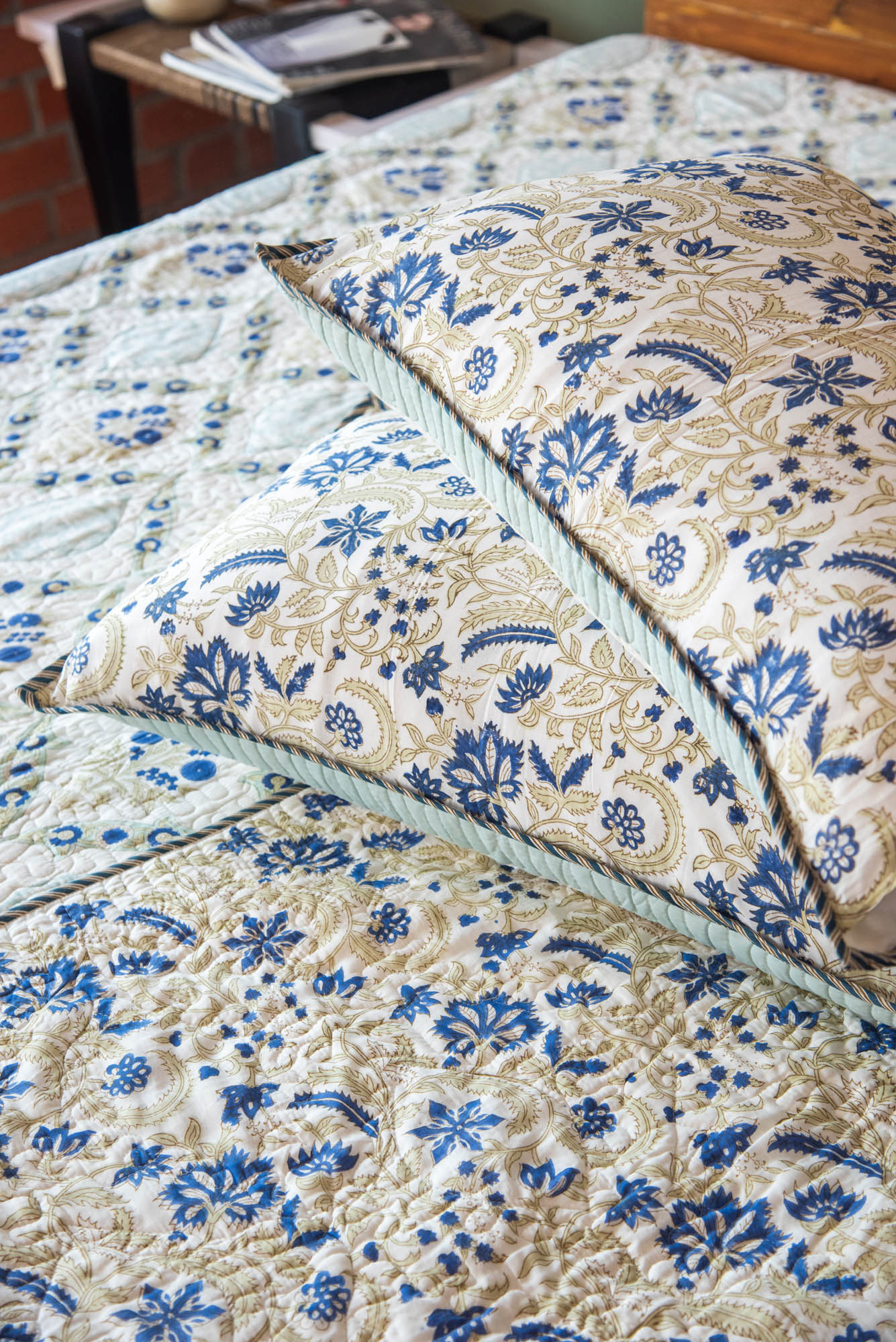 
                  
                    KAINAT B/P REVERSIBLE BEDCOVER-108X108
                  
                