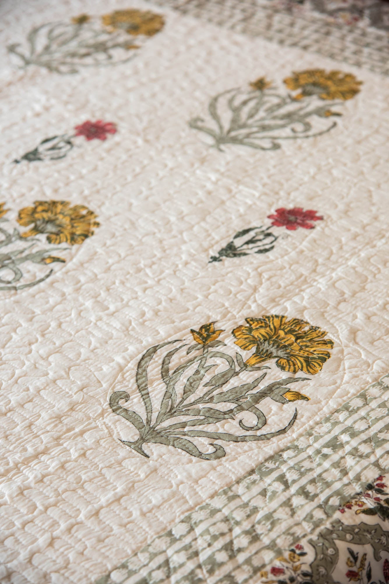 
                  
                    CT ANANDBAGH QUILT-BEDCOVER-90X108
                  
                