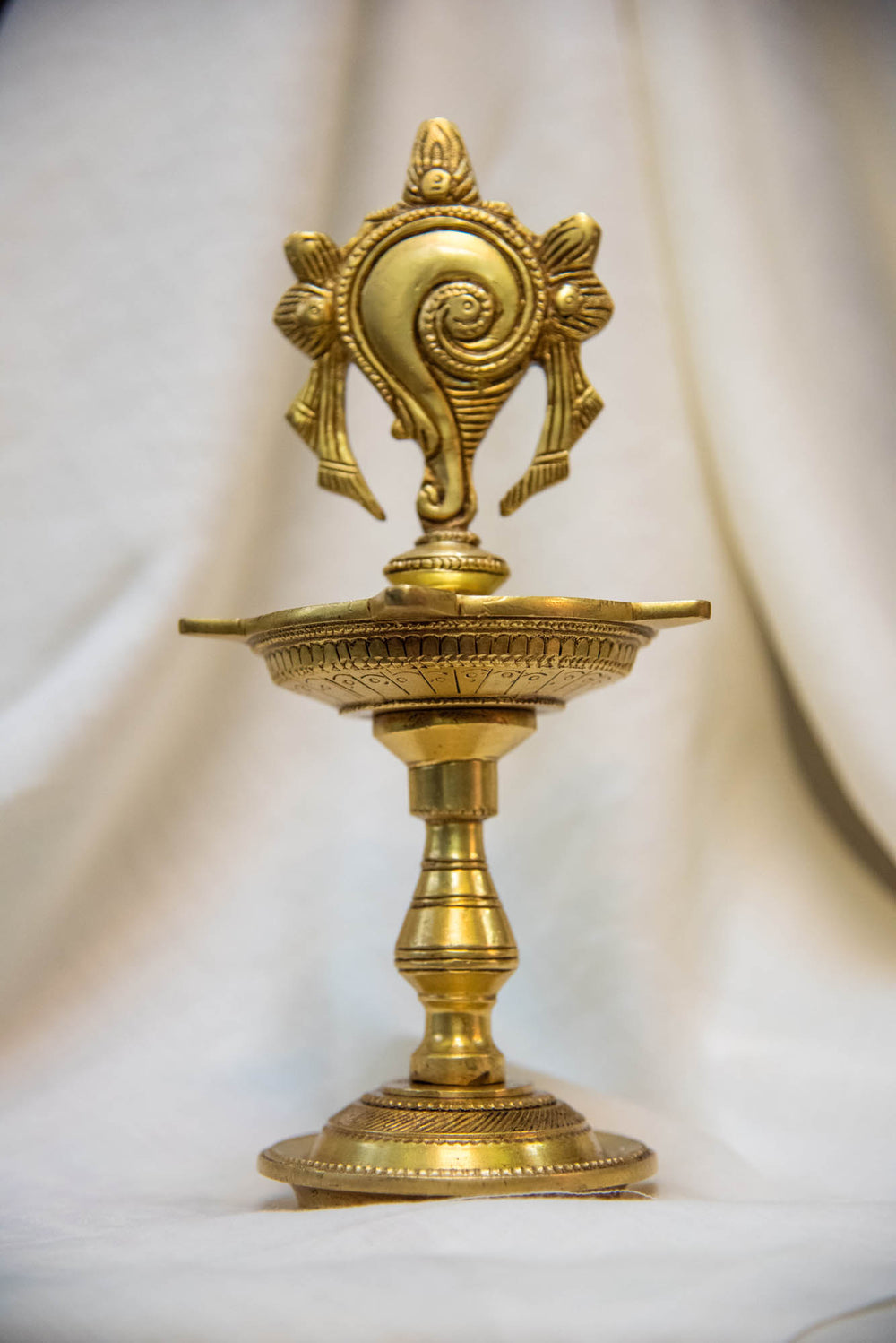 BRASS YELLOW GOLD SHANG LAMP