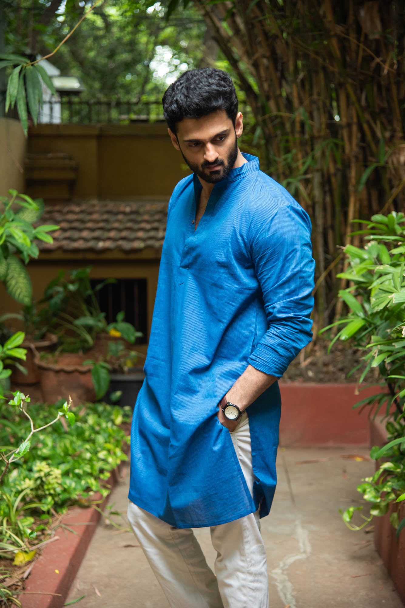 
                  
                    CT MEN LONG KURTHA F/S
                  
                