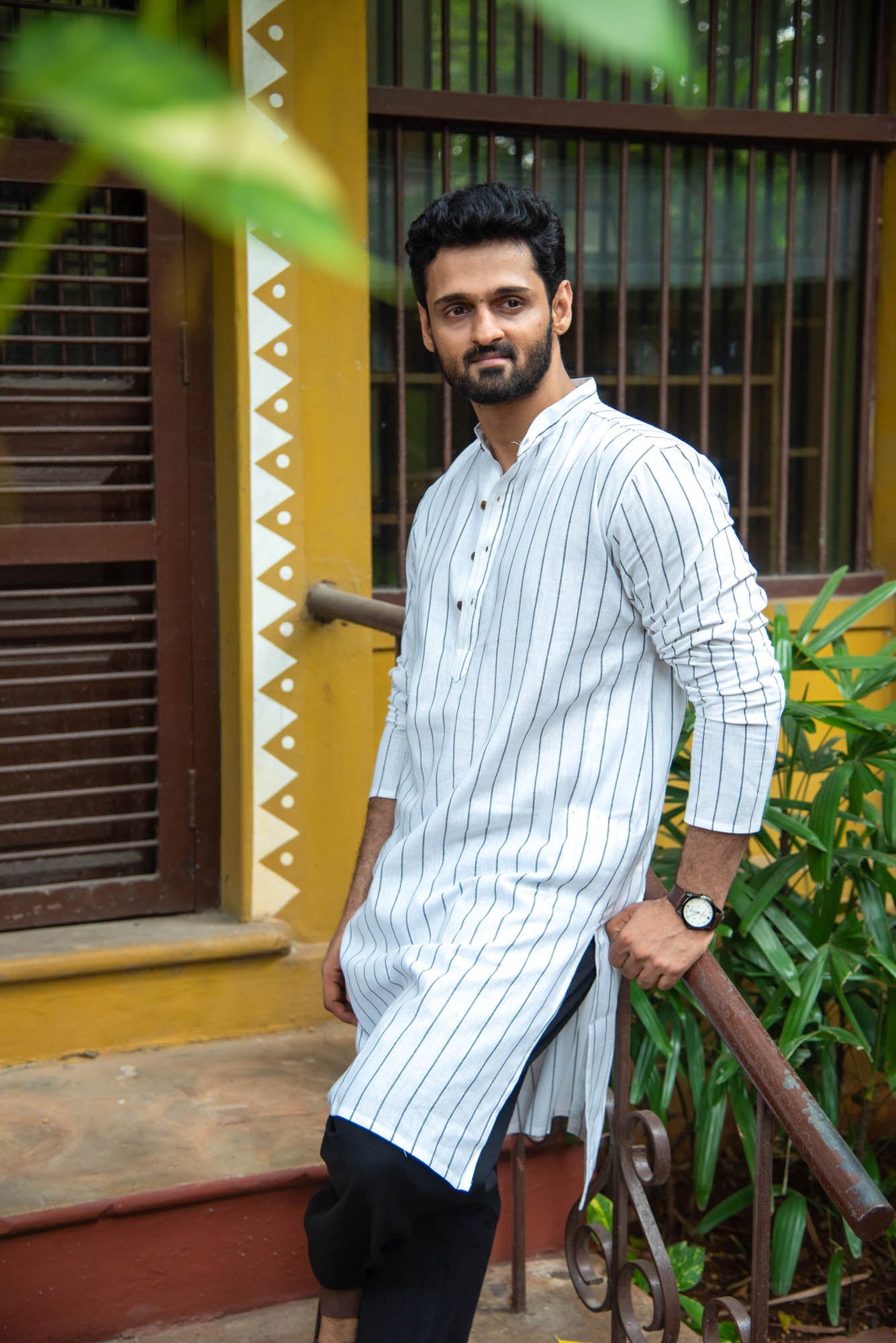 
                  
                    CT MEN LONG KURTHA F/S
                  
                