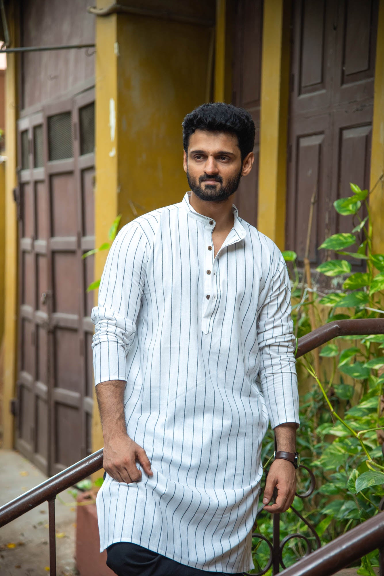 
                  
                    CT MEN LONG KURTHA F/S
                  
                