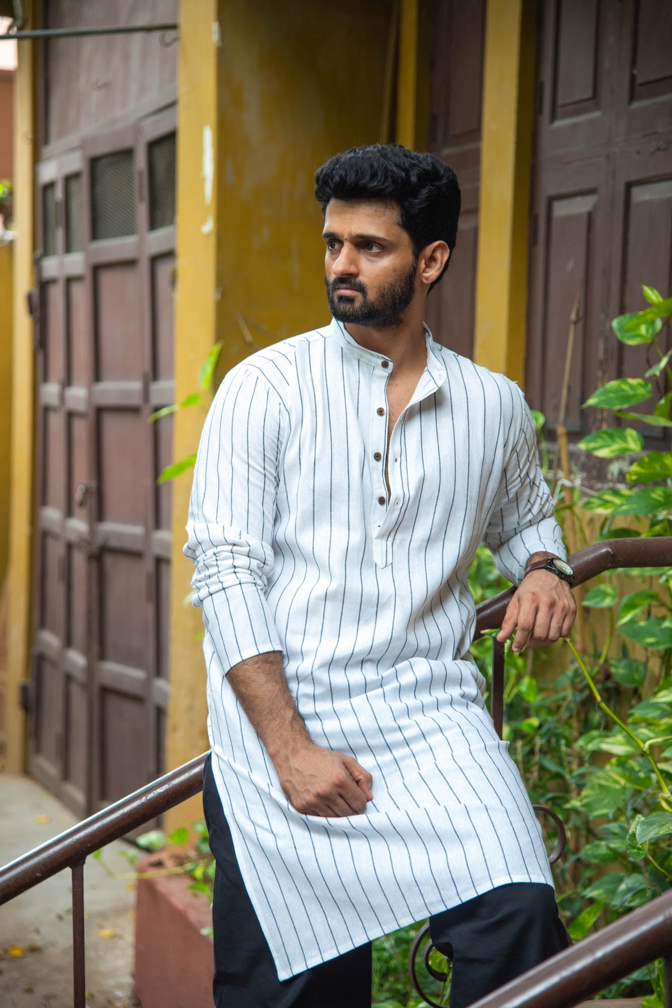 
                  
                    CT MEN LONG KURTHA F/S
                  
                