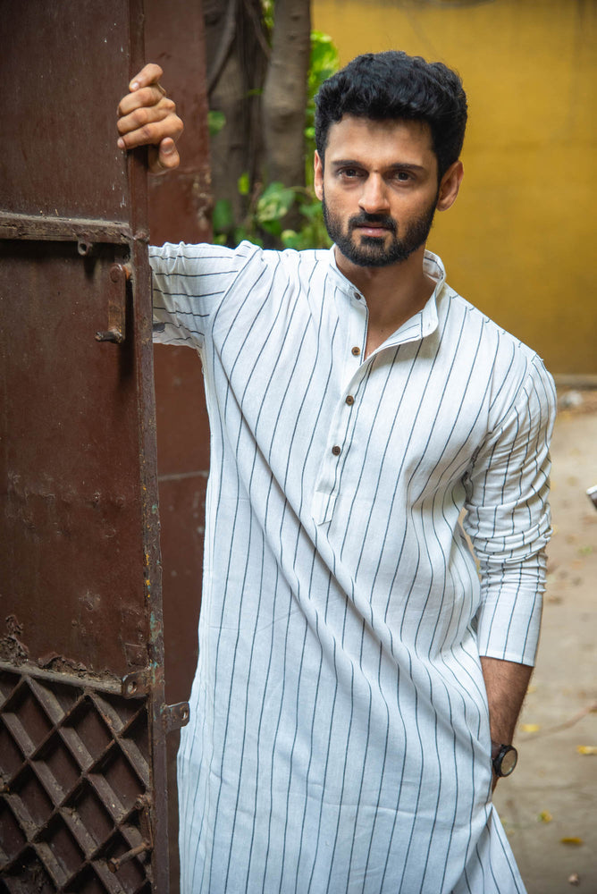 
                  
                    CT MEN LONG KURTHA F/S
                  
                