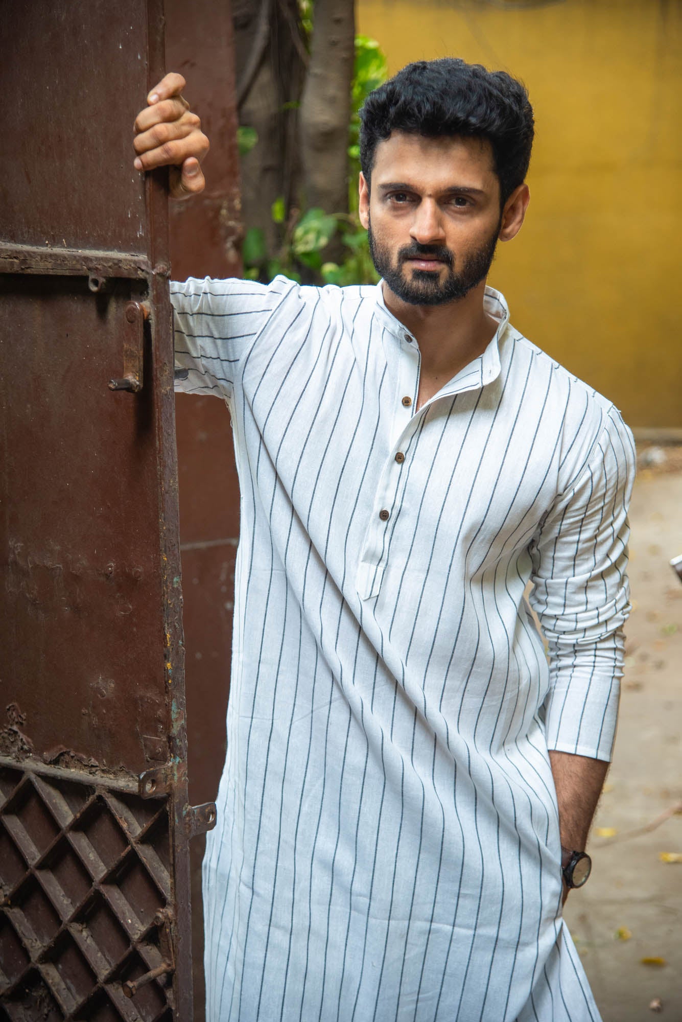 
                  
                    CT MEN LONG KURTHA F/S
                  
                