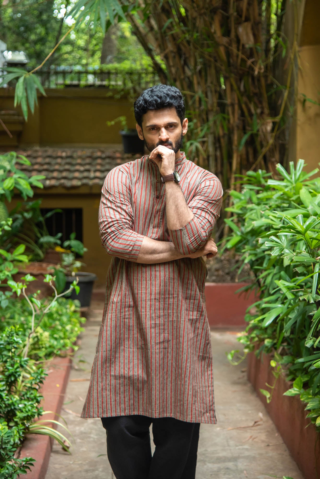 
                  
                    CT MEN LONG KURTHA F/S
                  
                