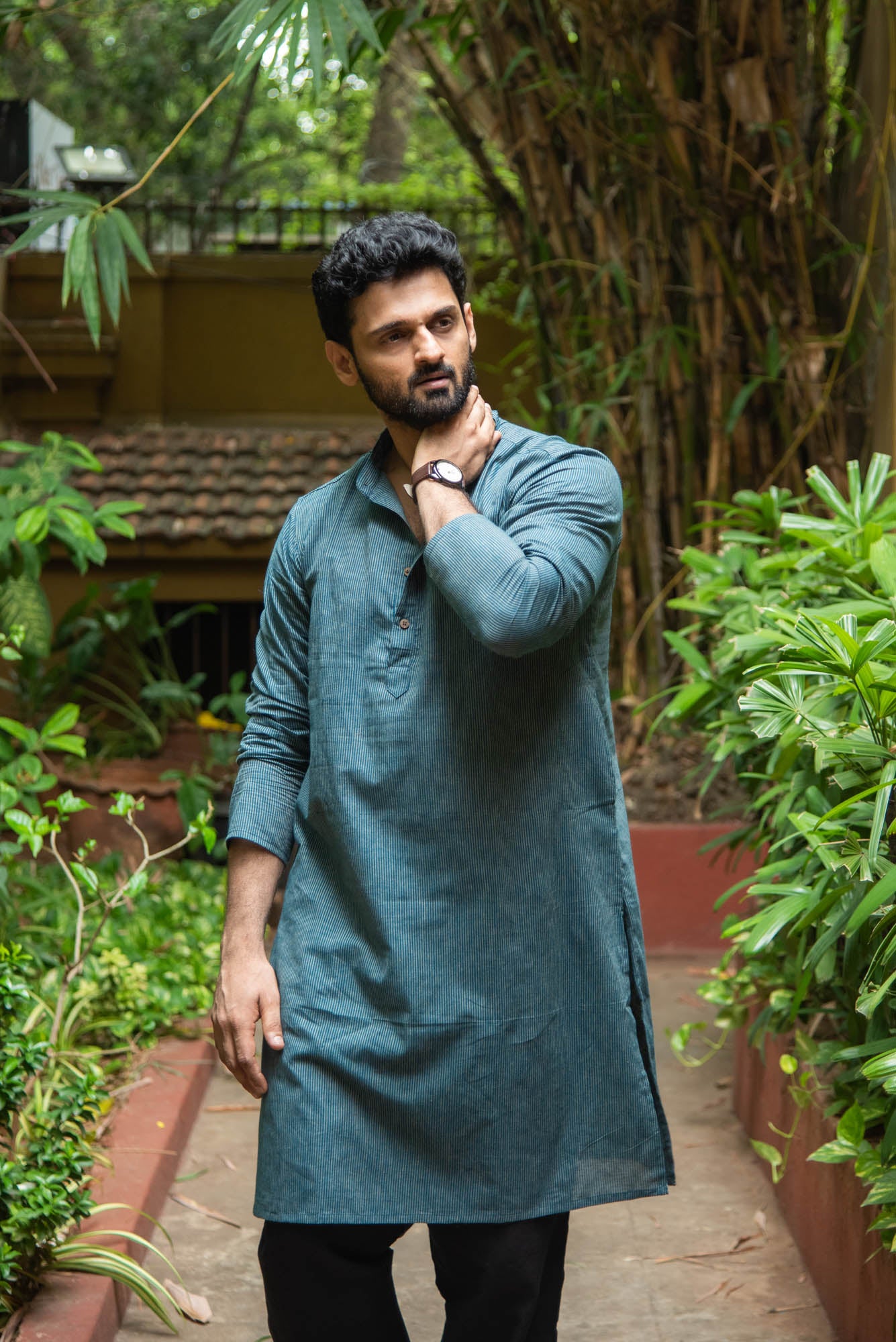 
                  
                    CT MEN LONG KURTHA F/S
                  
                