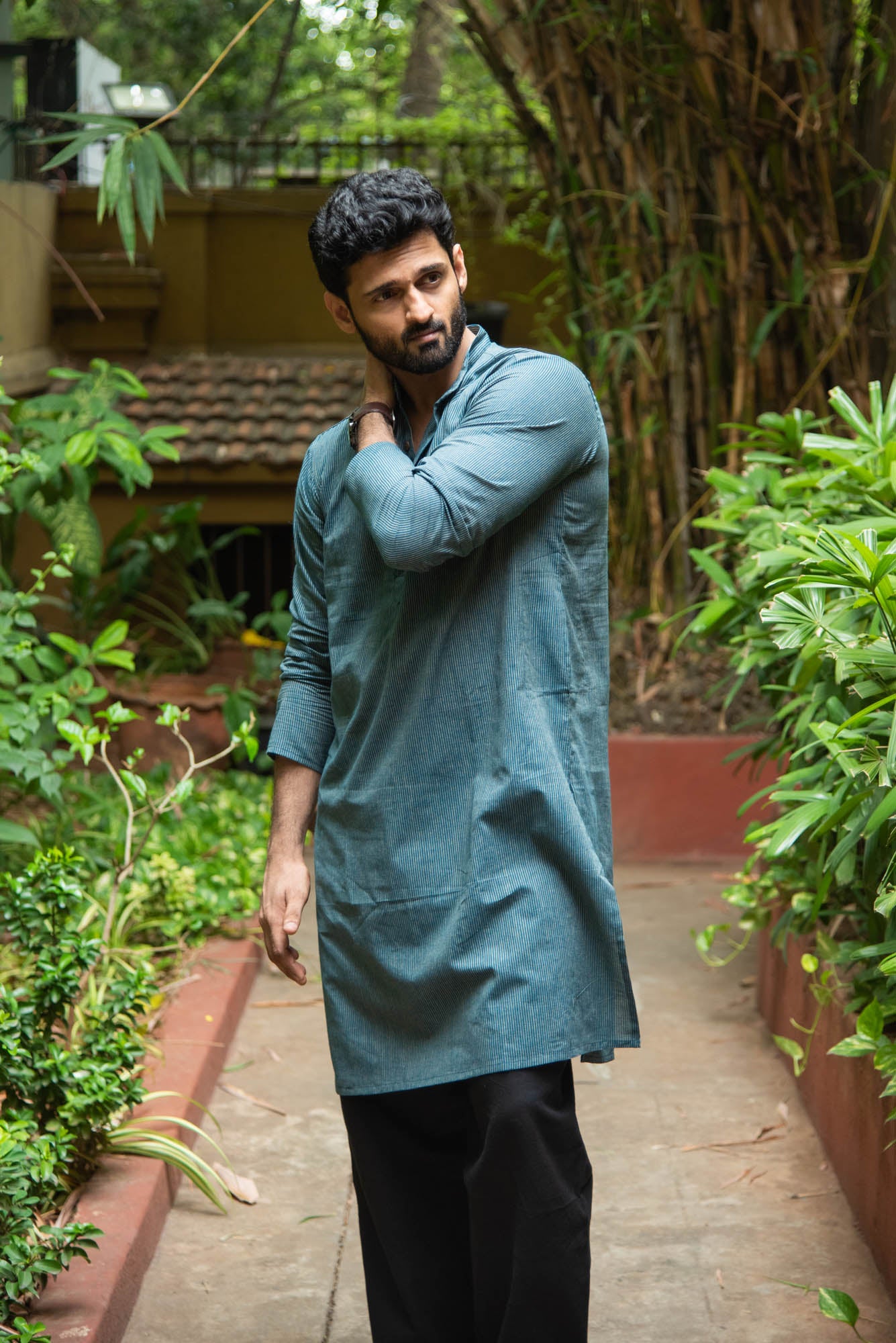 
                  
                    CT MEN LONG KURTHA F/S
                  
                