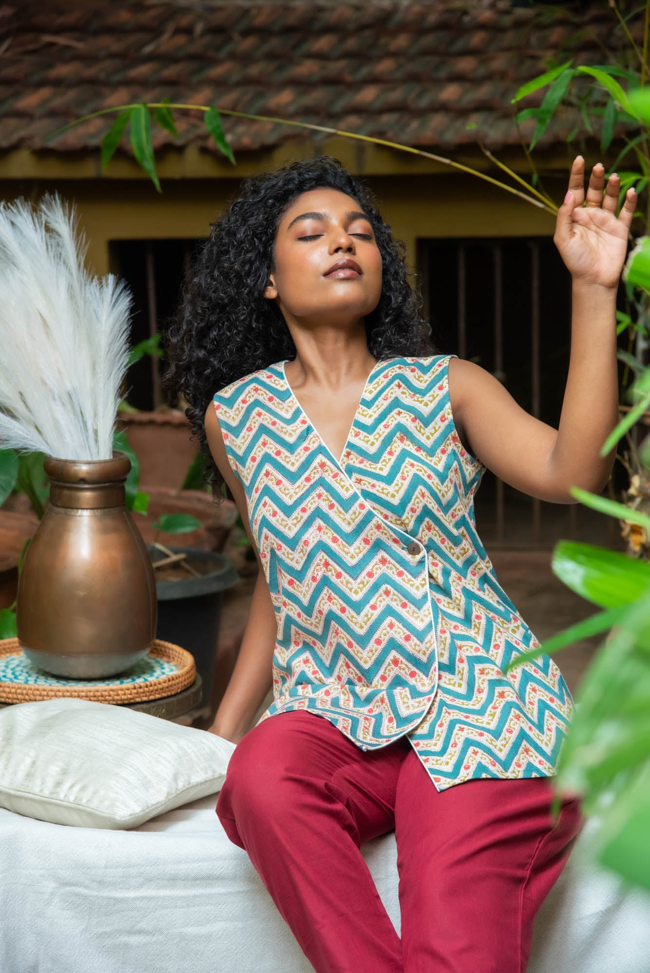 
                  
                    CT WOMEN CROSS OVER TOP
                  
                