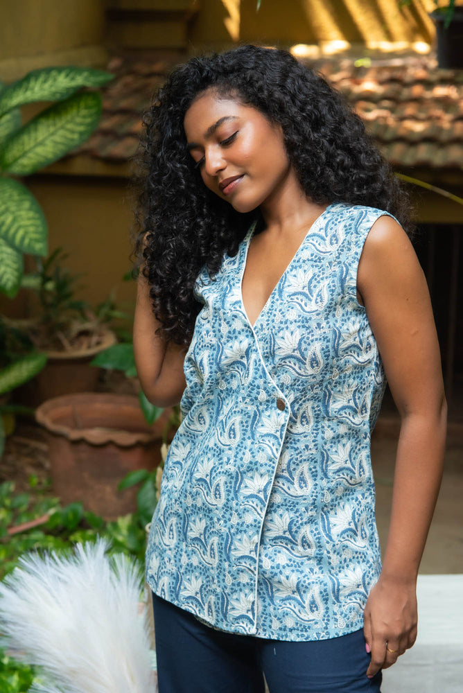 
                  
                    CT WOMEN CROSS OVER TOP
                  
                