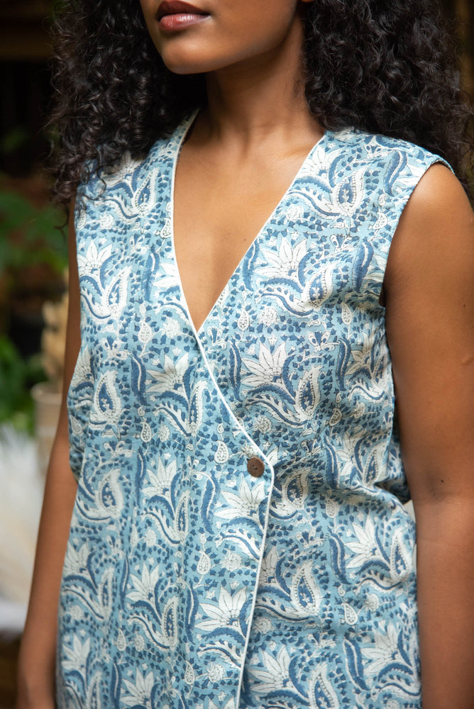 
                  
                    CT WOMEN CROSS OVER TOP
                  
                