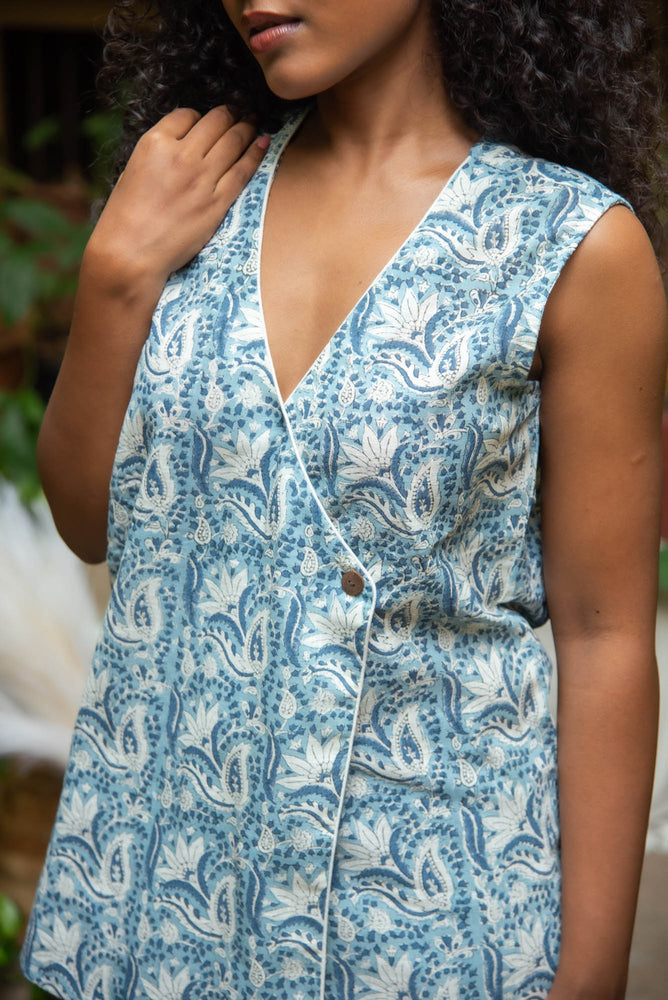 
                  
                    CT WOMEN CROSS OVER TOP
                  
                