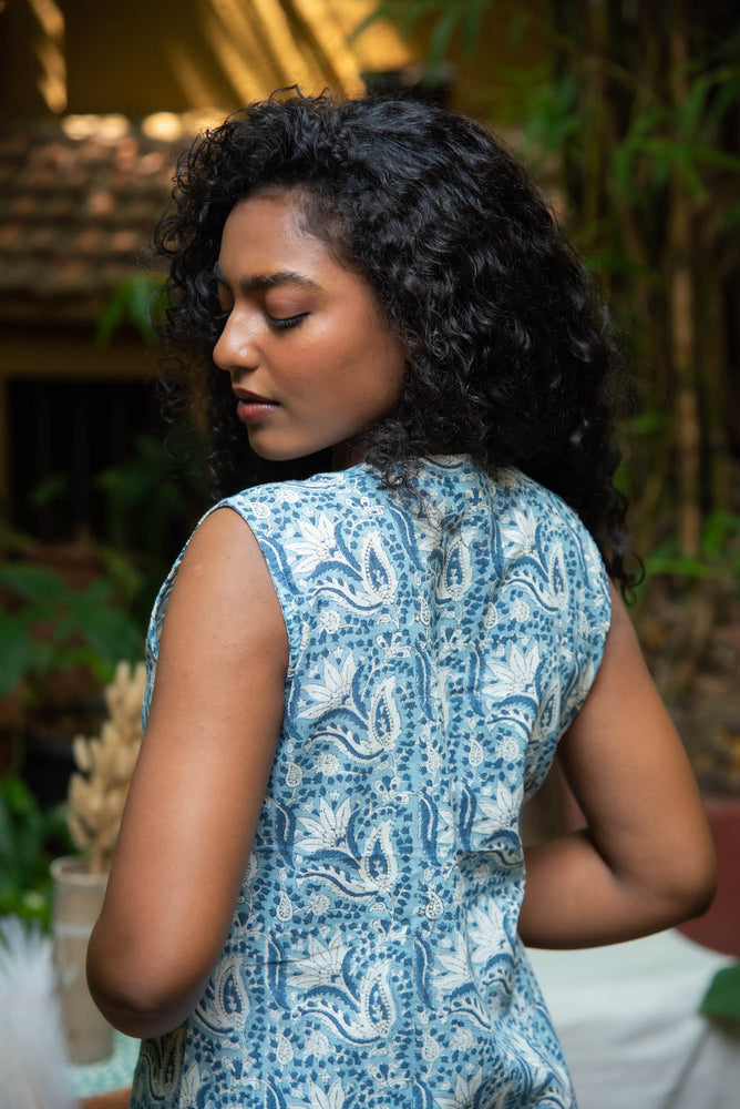 
                  
                    CT WOMEN CROSS OVER TOP
                  
                