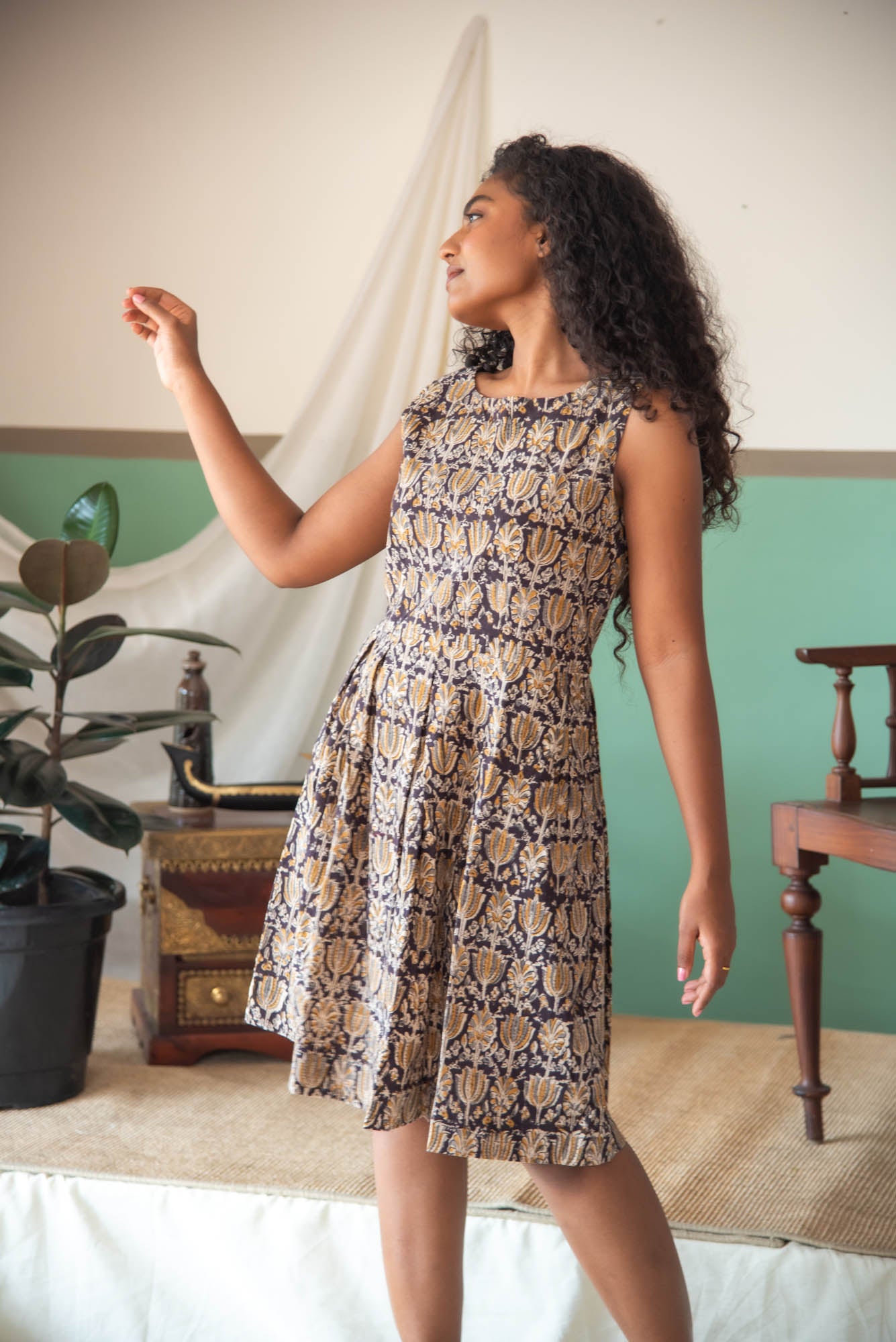 
                  
                    CT WOMEN SHORT DRESS
                  
                