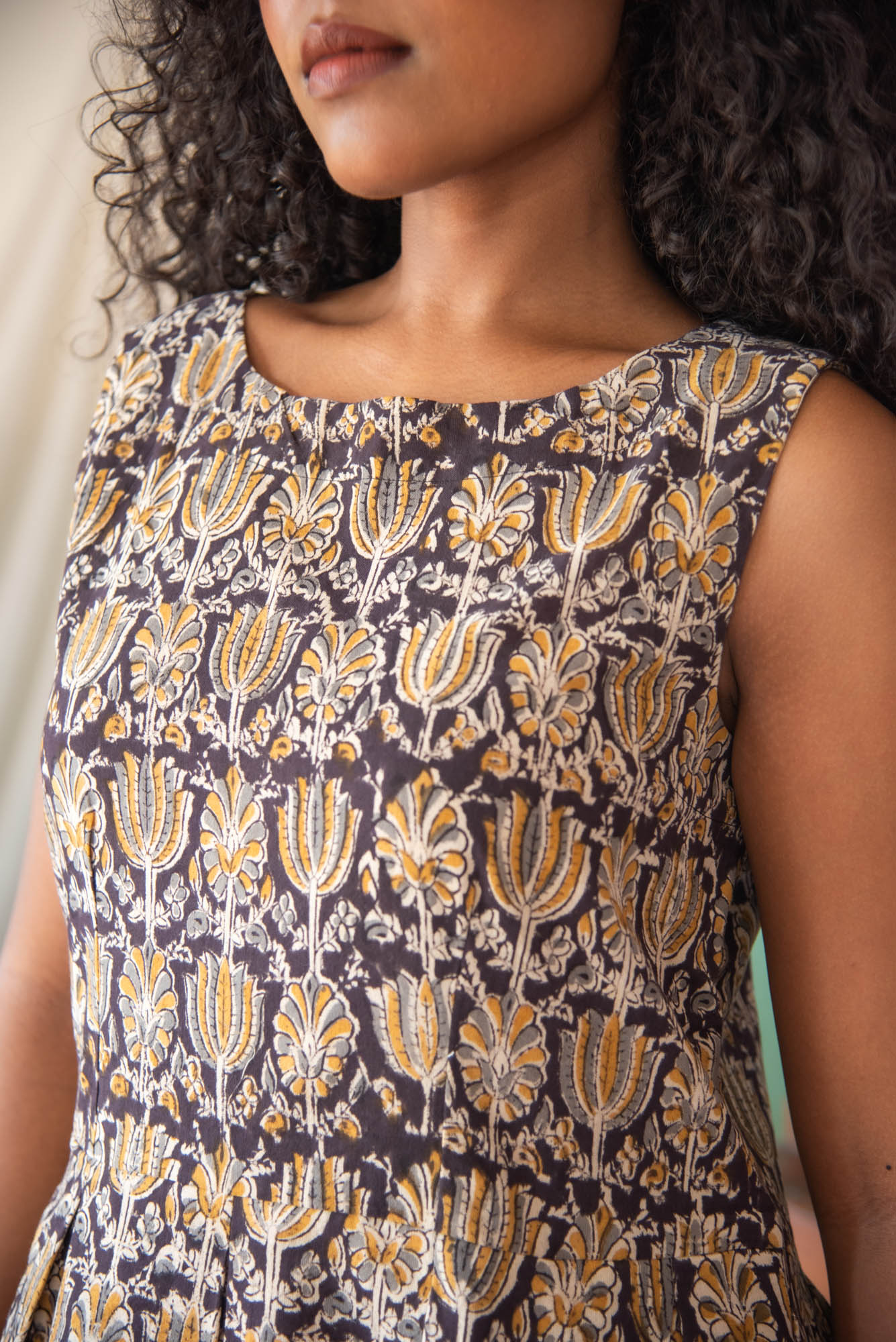 
                  
                    CT WOMEN SHORT DRESS
                  
                