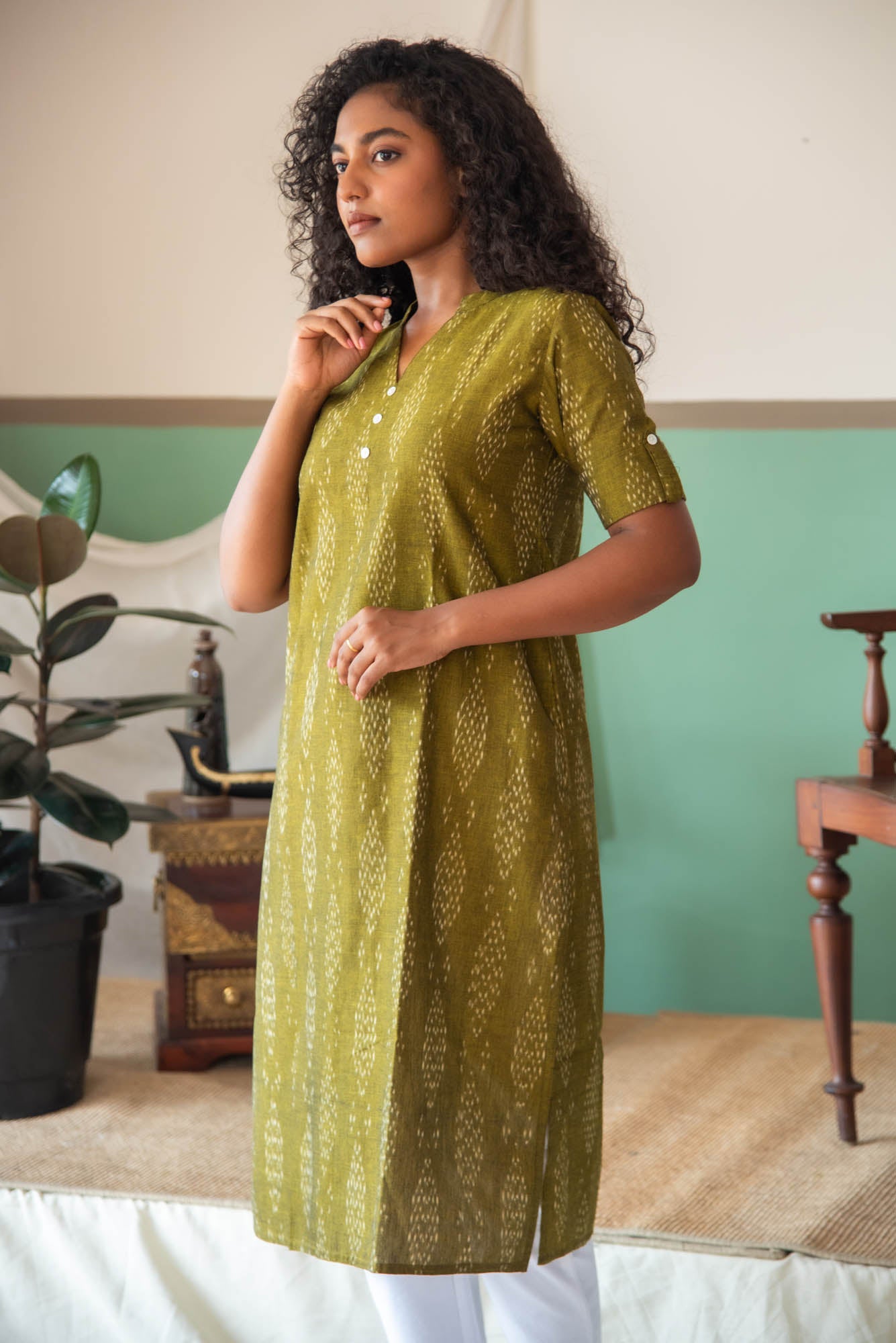 
                  
                    WOMEN LONG KURTHA 3/4 SLVE
                  
                