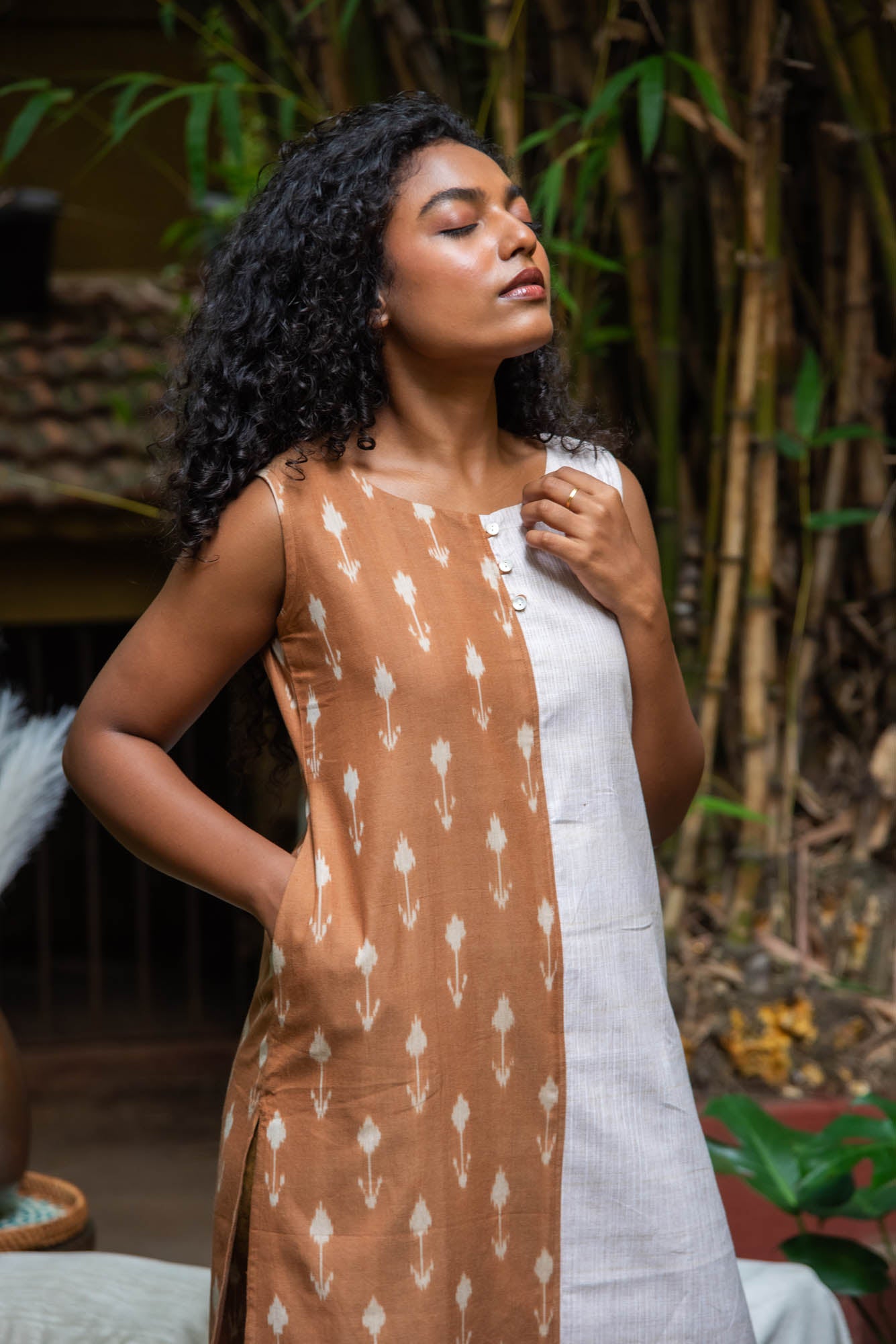 
                  
                    WOMEN LONG KURTHA S/LESS
                  
                