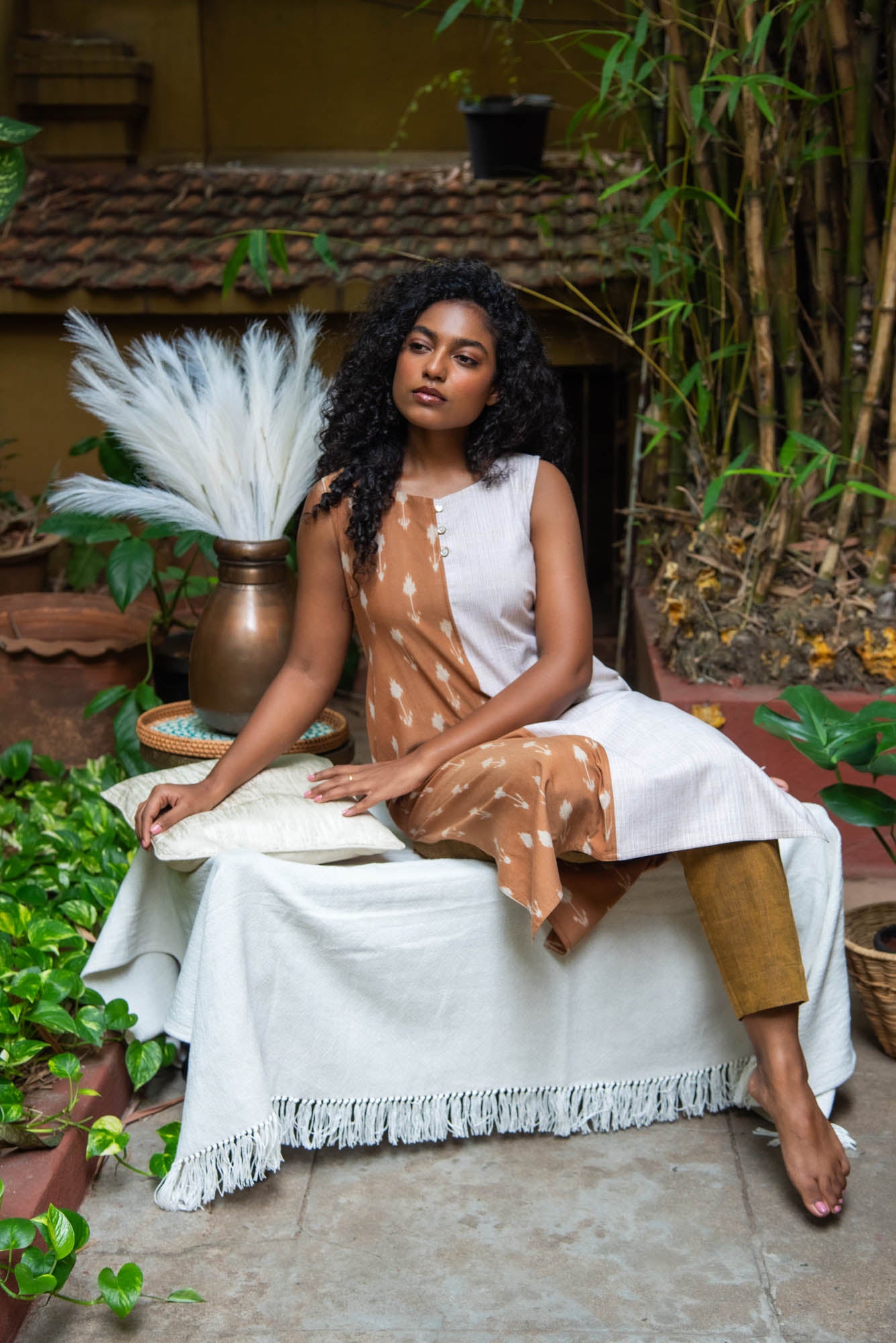 
                  
                    WOMEN LONG KURTHA S/LESS
                  
                