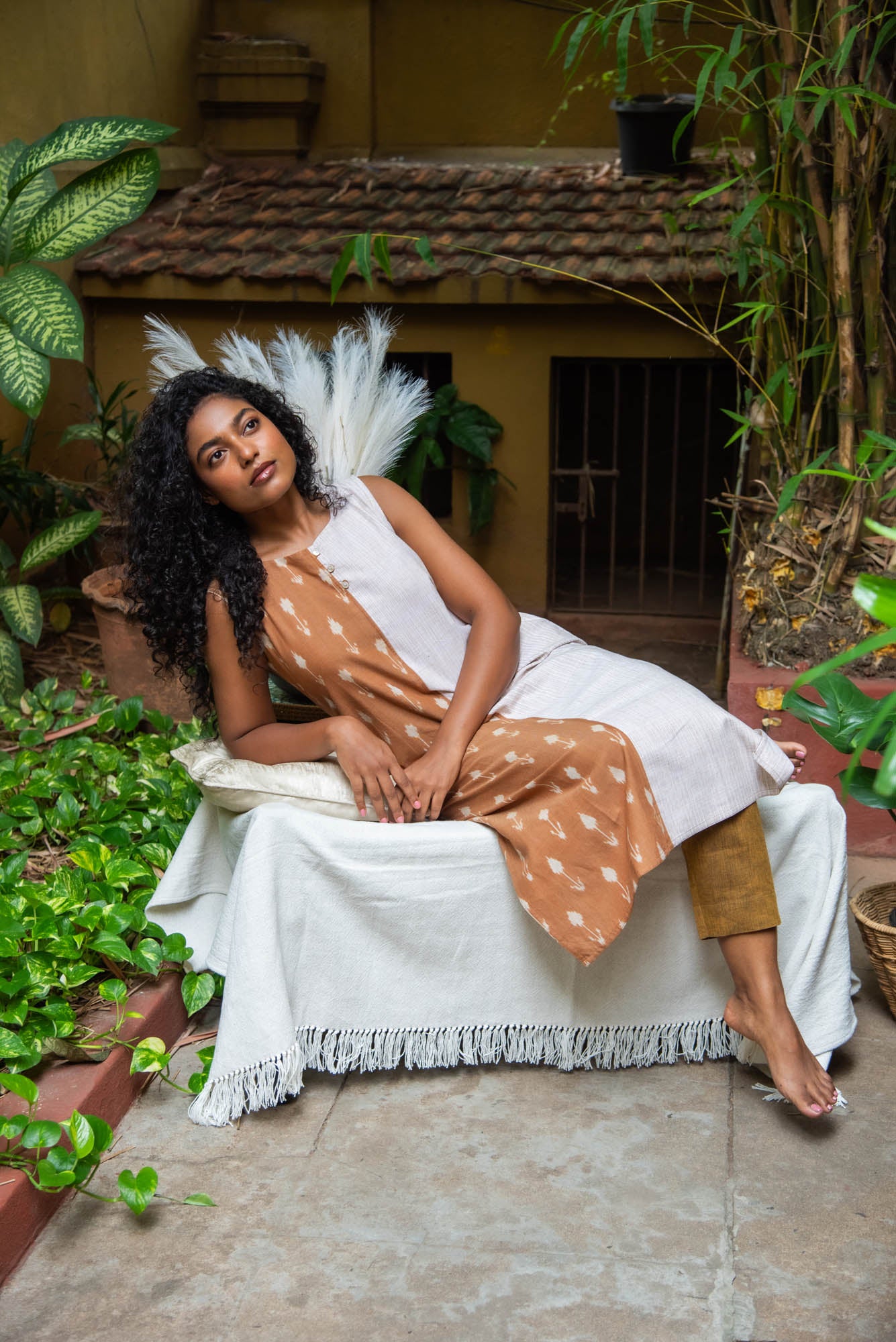 
                  
                    WOMEN LONG KURTHA S/LESS
                  
                