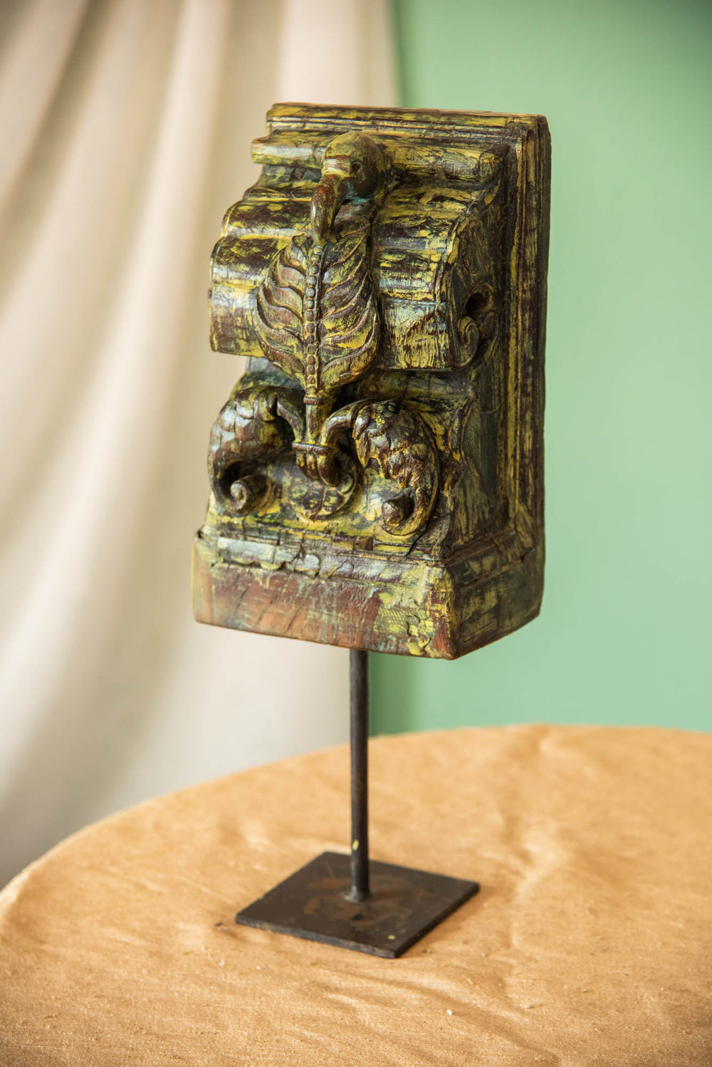 WOOD DECORATIVE STAND