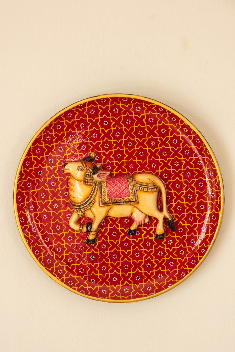 WOOD ROUND PLATE PAINTED WITH COW