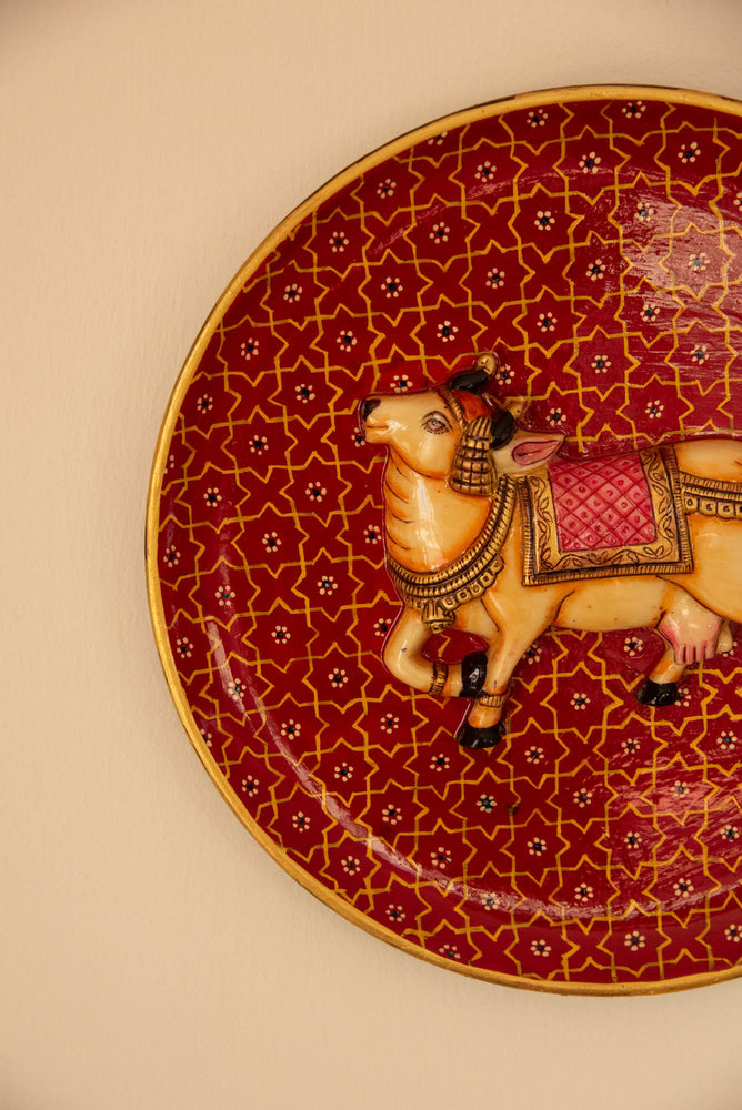 
                  
                    WOOD ROUND PLATE PAINTED WITH COW
                  
                