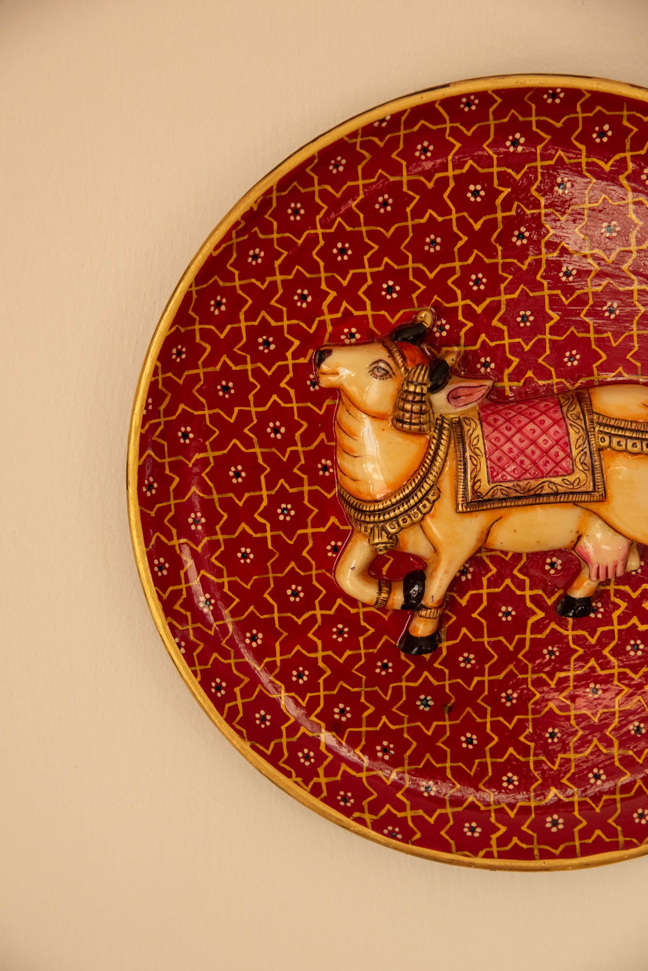 
                  
                    WOOD ROUND PLATE PAINTED WITH COW
                  
                