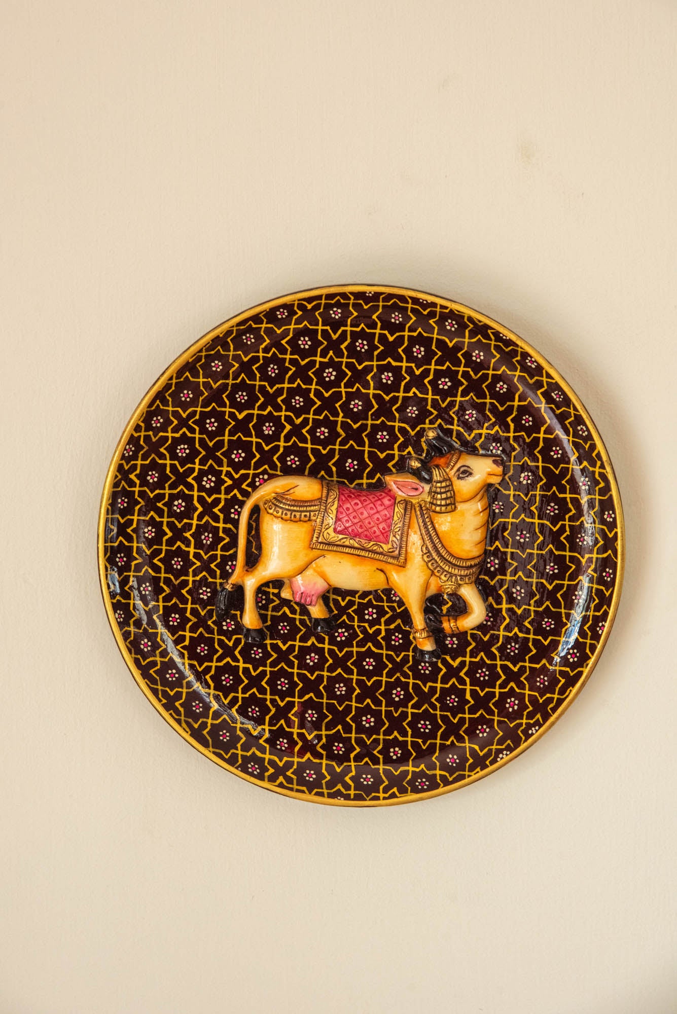 
                  
                    WOOD ROUND PLATE PAINTED WITH COW
                  
                