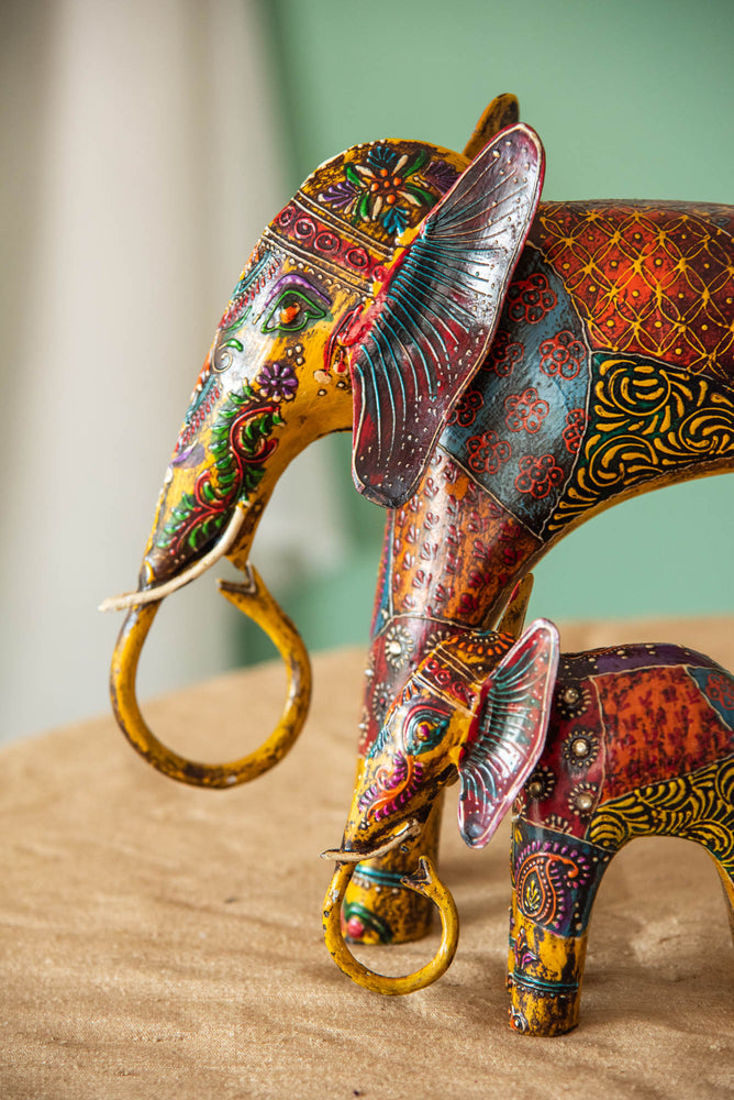 
                  
                    WOOD ELEPHANT WITH BABY
                  
                