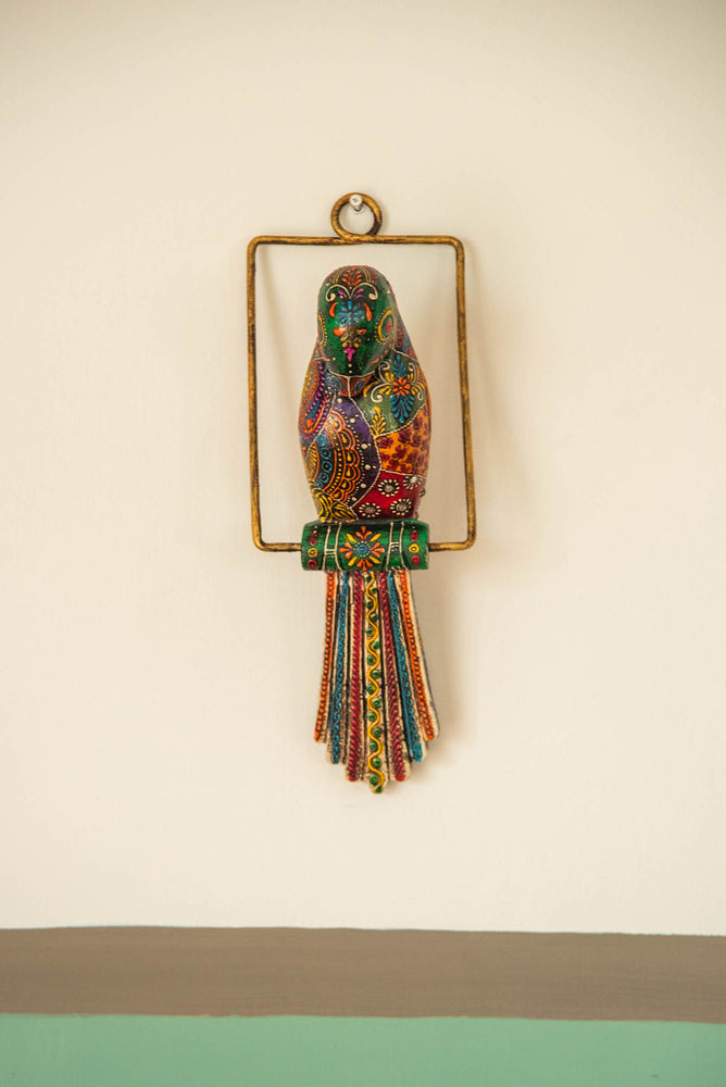
                  
                    WOOD PARROT HANGING
                  
                