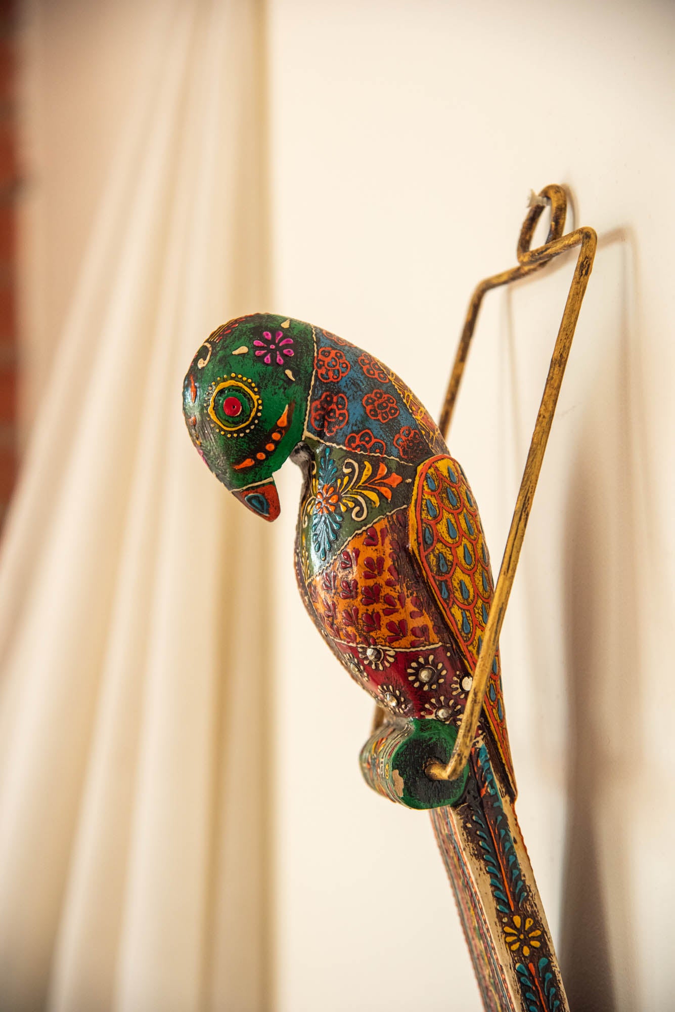 
                  
                    WOOD PARROT HANGING
                  
                