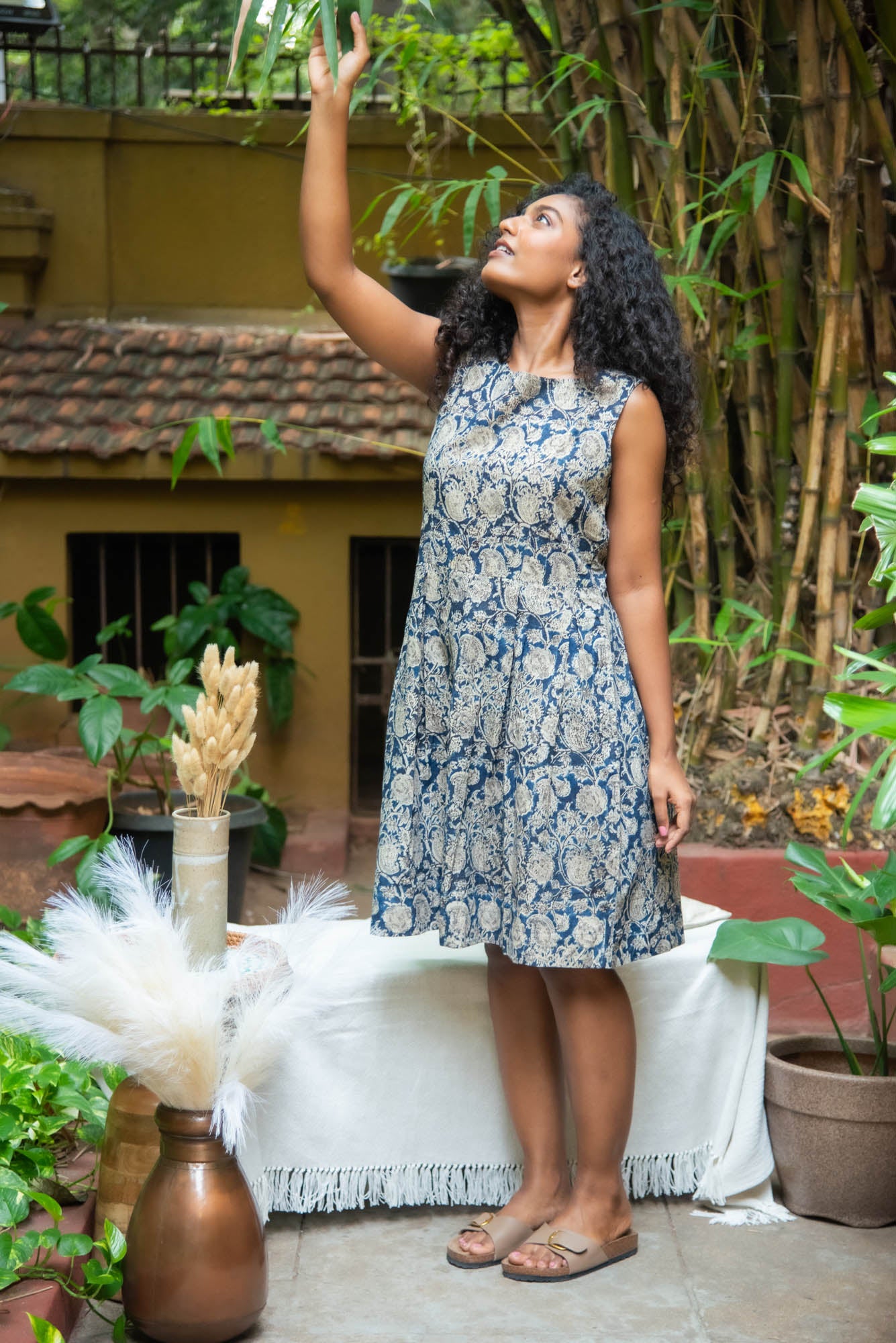 
                  
                    CT WOMEN SHORT DRESS
                  
                