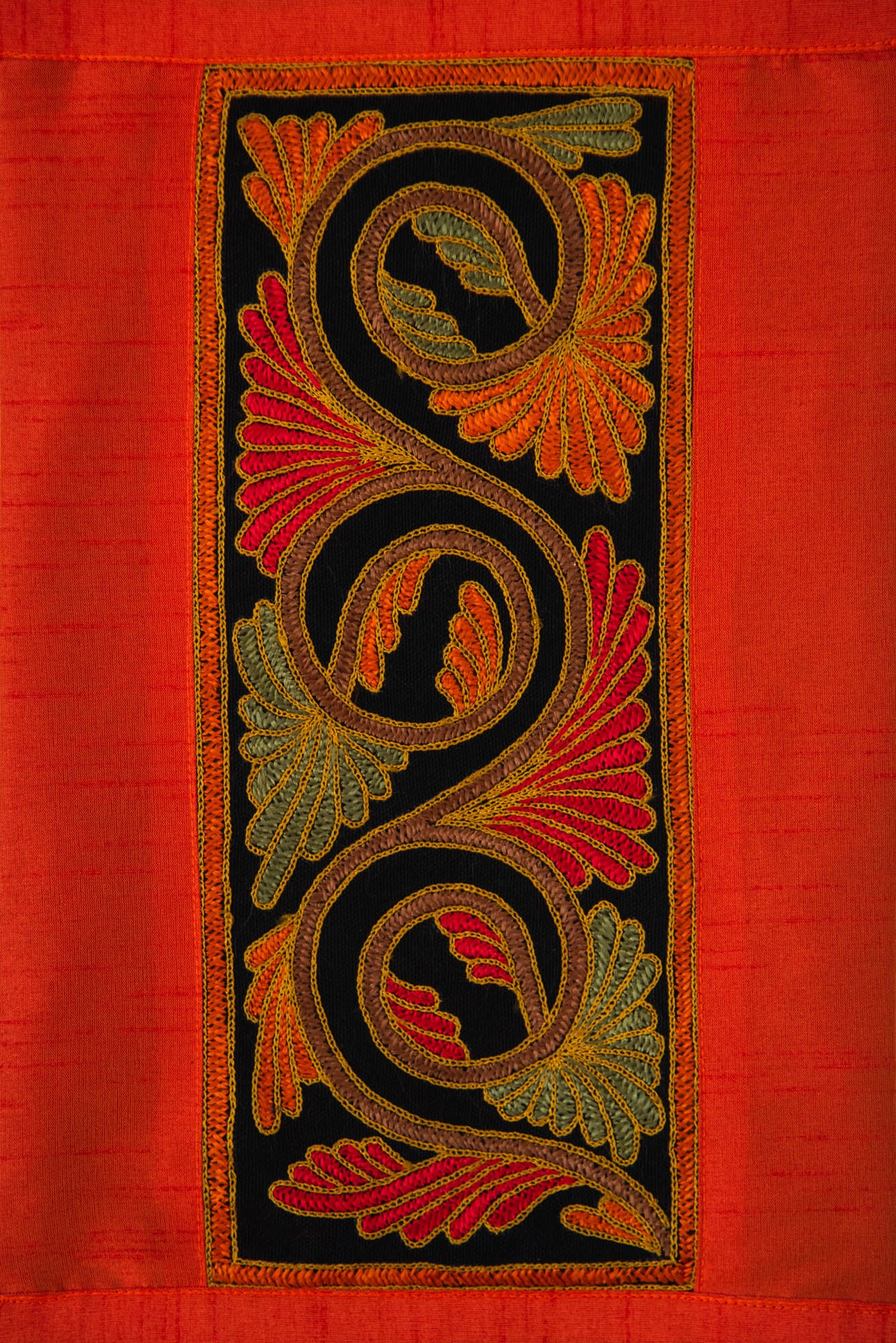 
                  
                    VINE EMB LONG WALL PANEL
                  
                