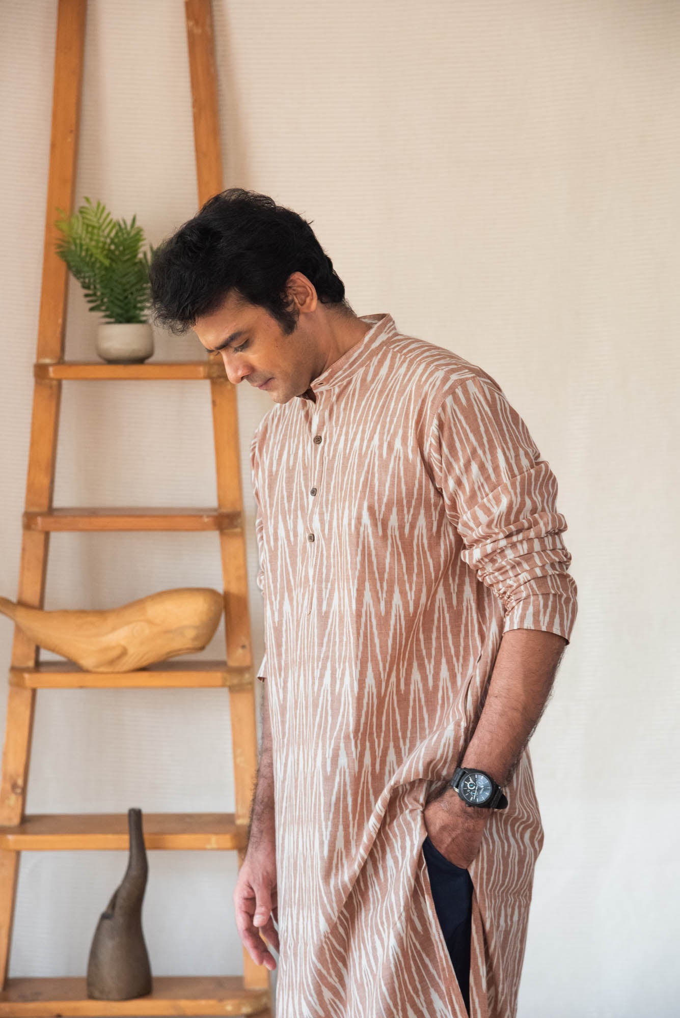 
                  
                    CT MEN LONG KURTHA F/S
                  
                