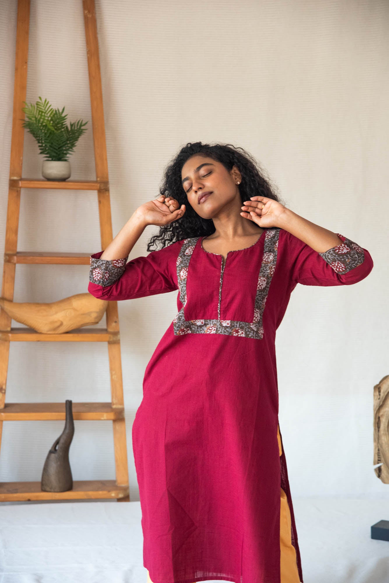 
                  
                    WOMEN LONG KURTHA 3/4 SLVE
                  
                