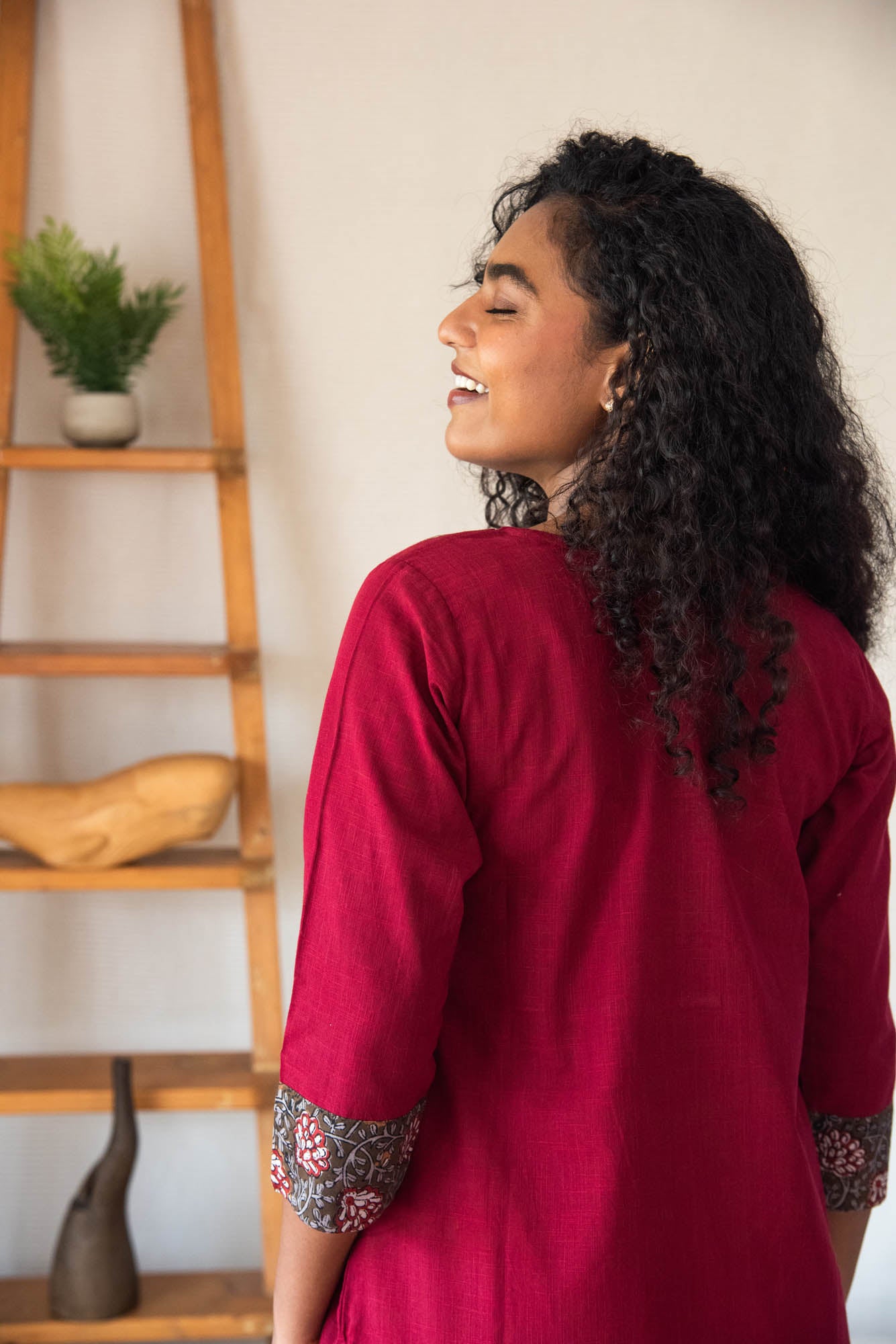 
                  
                    WOMEN LONG KURTHA 3/4 SLVE
                  
                