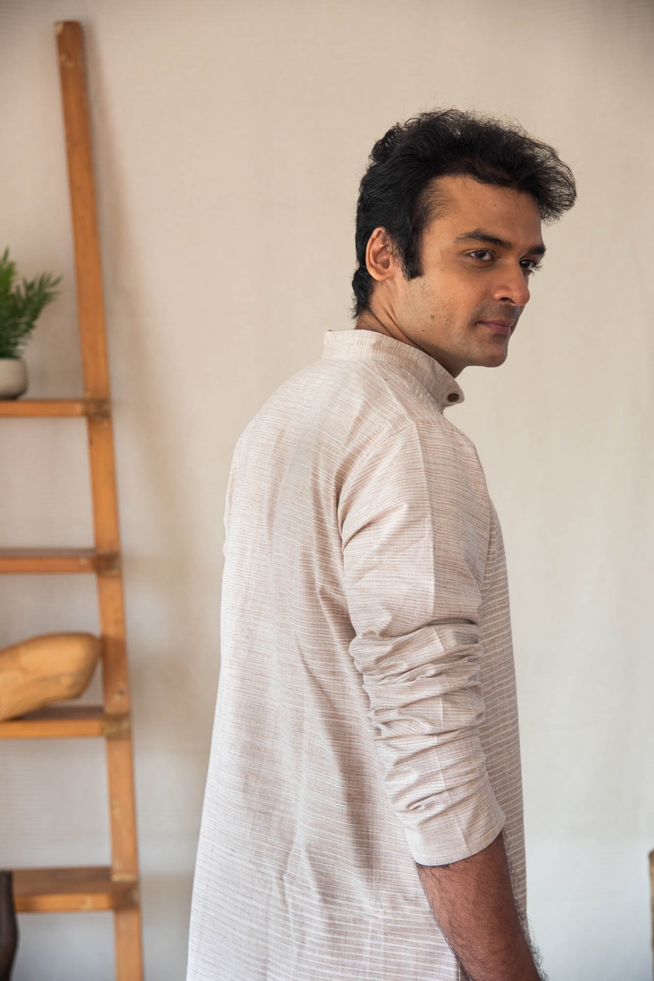 
                  
                    CT MEN LONG KURTHA F/S
                  
                