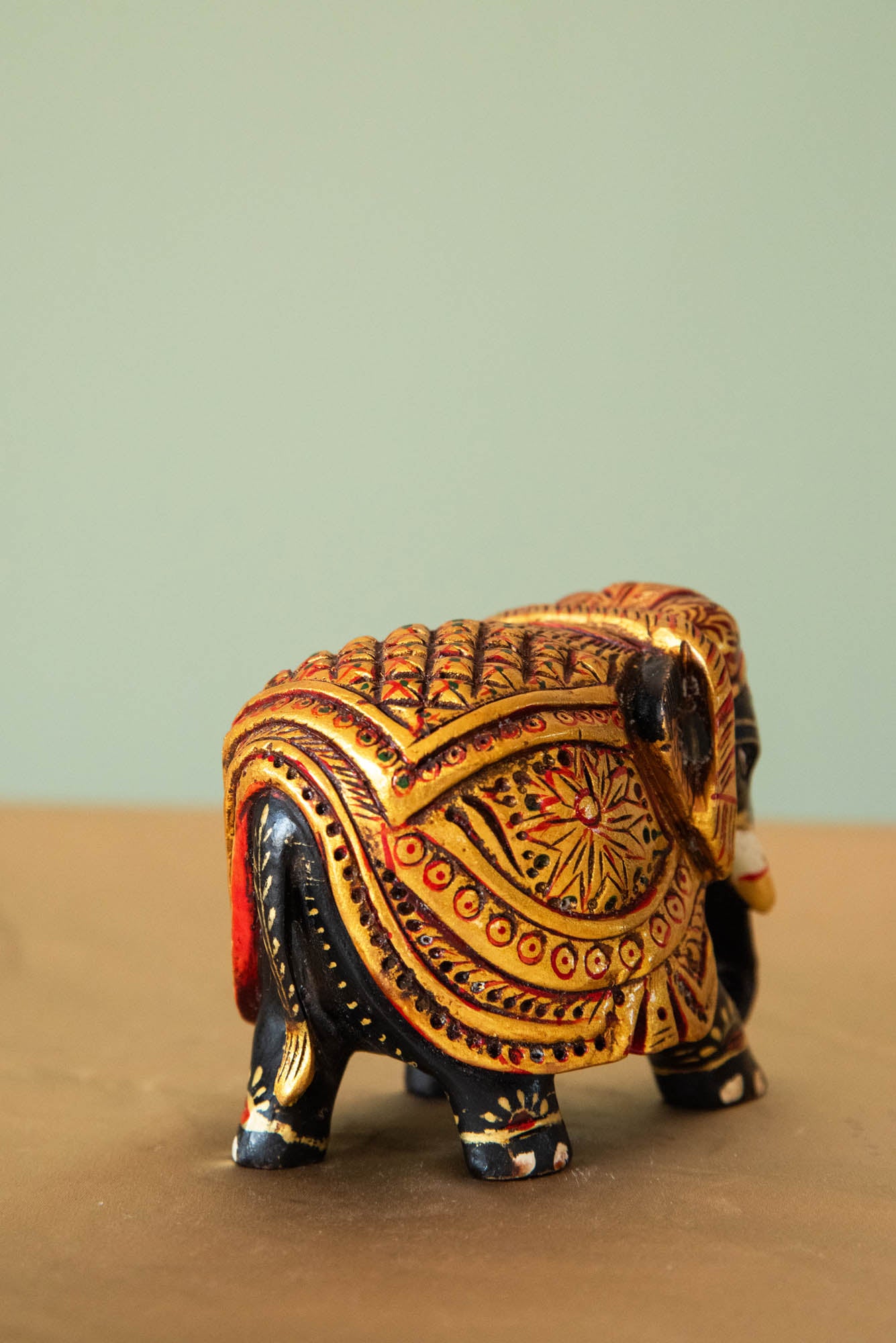 
                  
                    W/W ELEPHANT DIMAND CUT CARVING
                  
                