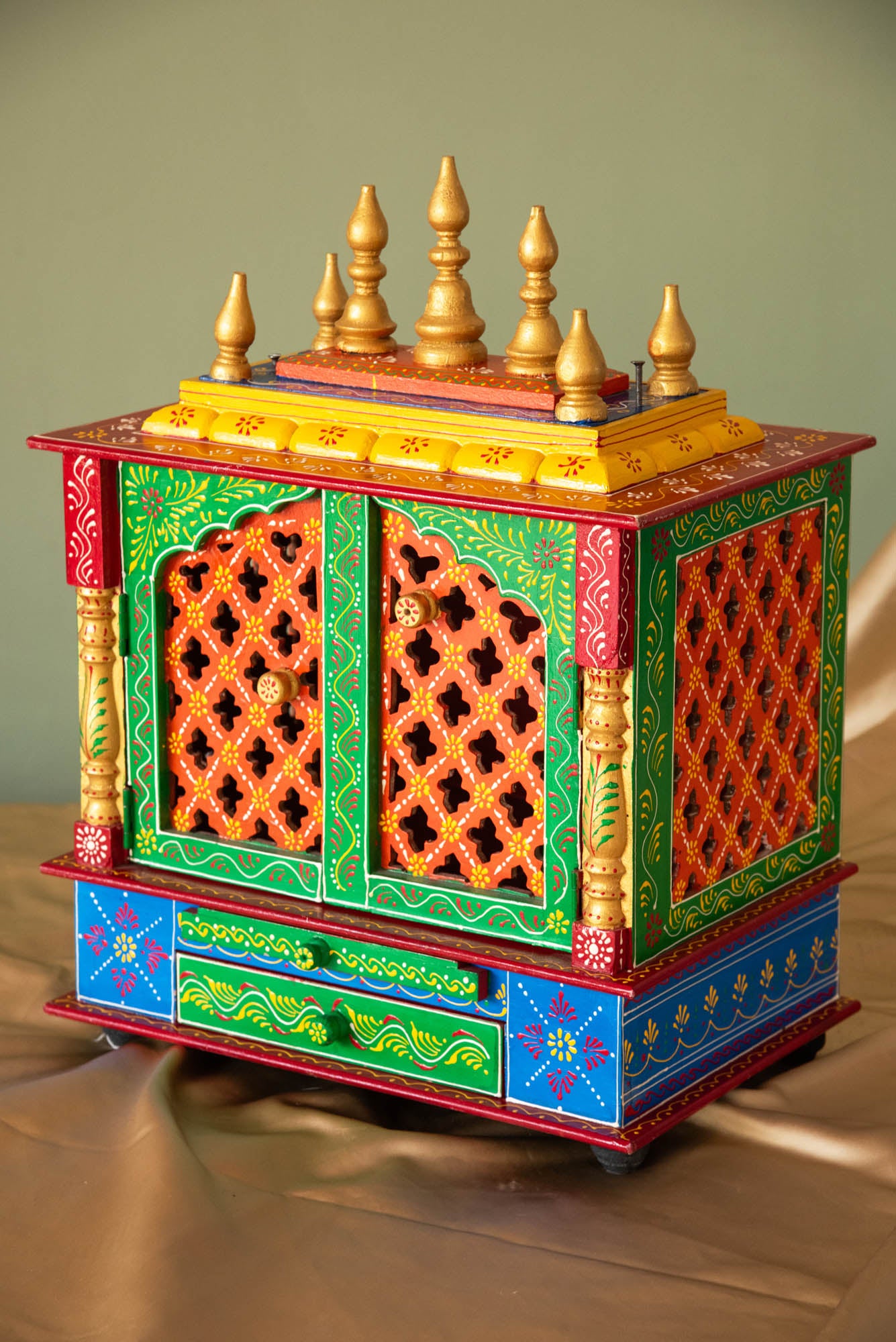 
                  
                    WD TEMPLE PAINTED SPL
                  
                
