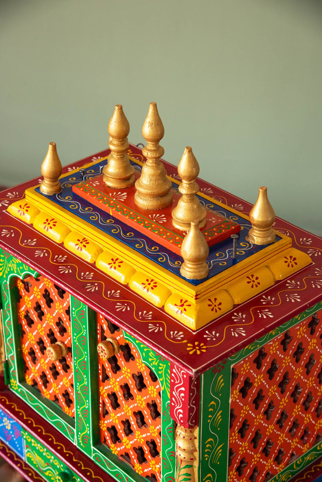
                  
                    WD TEMPLE PAINTED SPL
                  
                