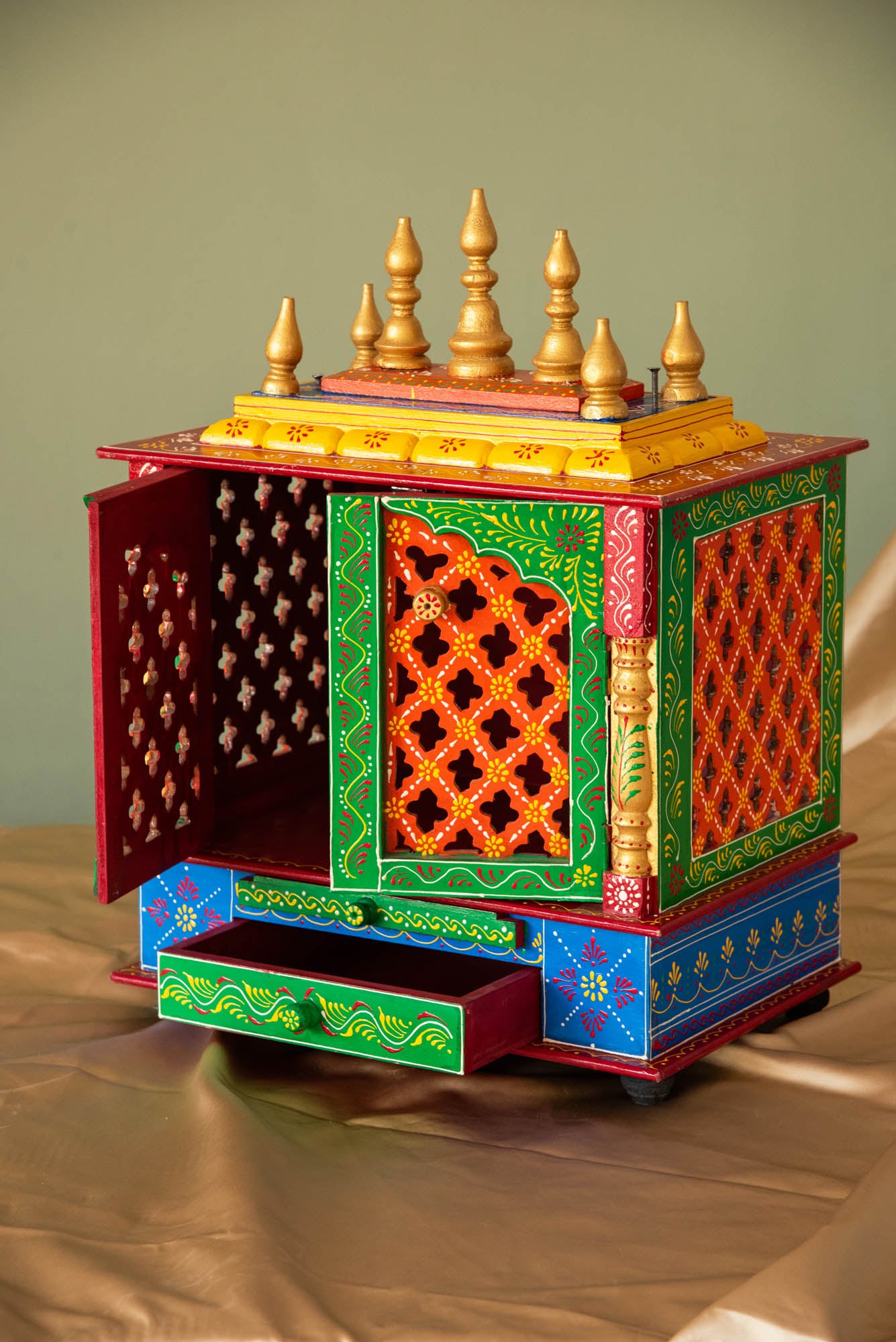 
                  
                    WD TEMPLE PAINTED SPL
                  
                