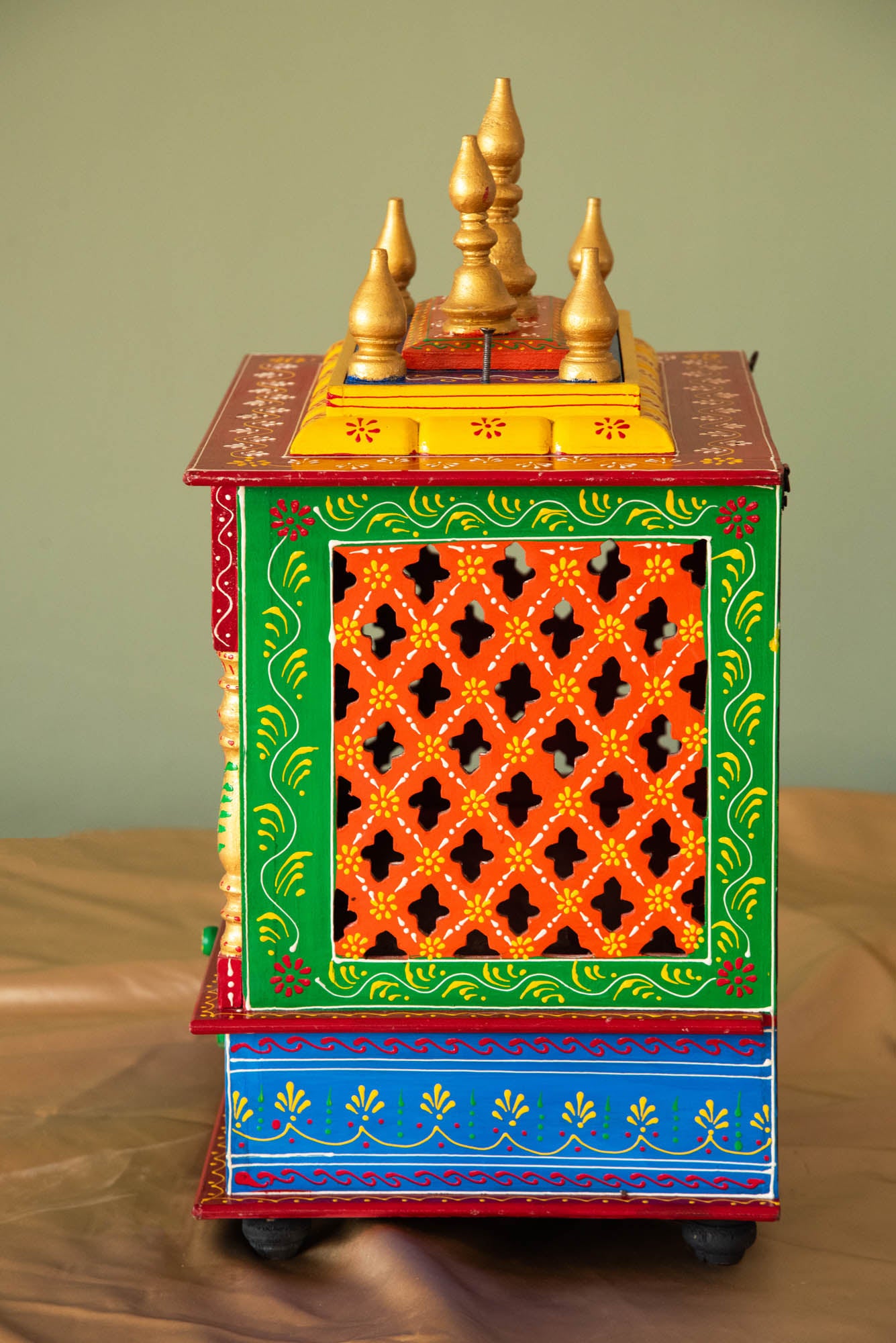 
                  
                    WD TEMPLE PAINTED SPL
                  
                